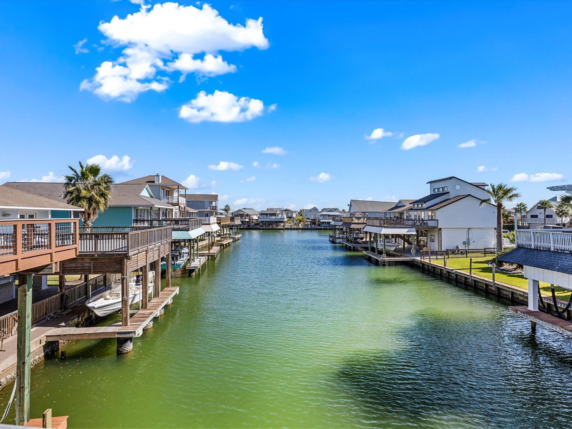 334 Paradise Drive, Tiki Island, TX 77554 334 Paradise Drive, Tiki Island, TX 77554