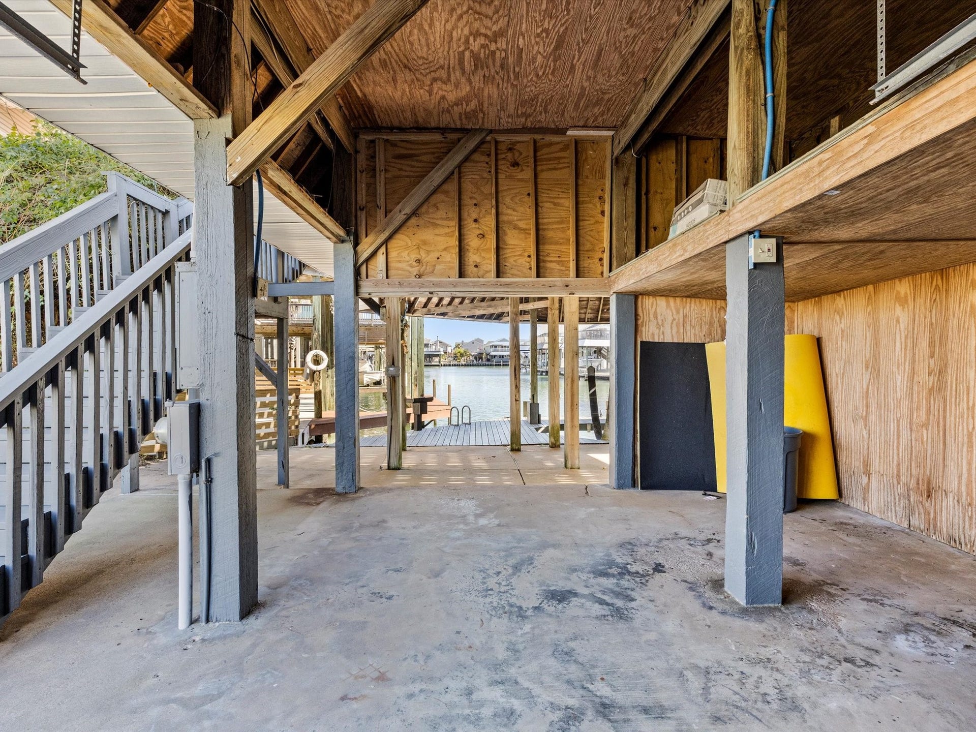 334 Paradise Drive, Tiki Island, TX 77554 334 Paradise Drive, Tiki Island, TX 77554