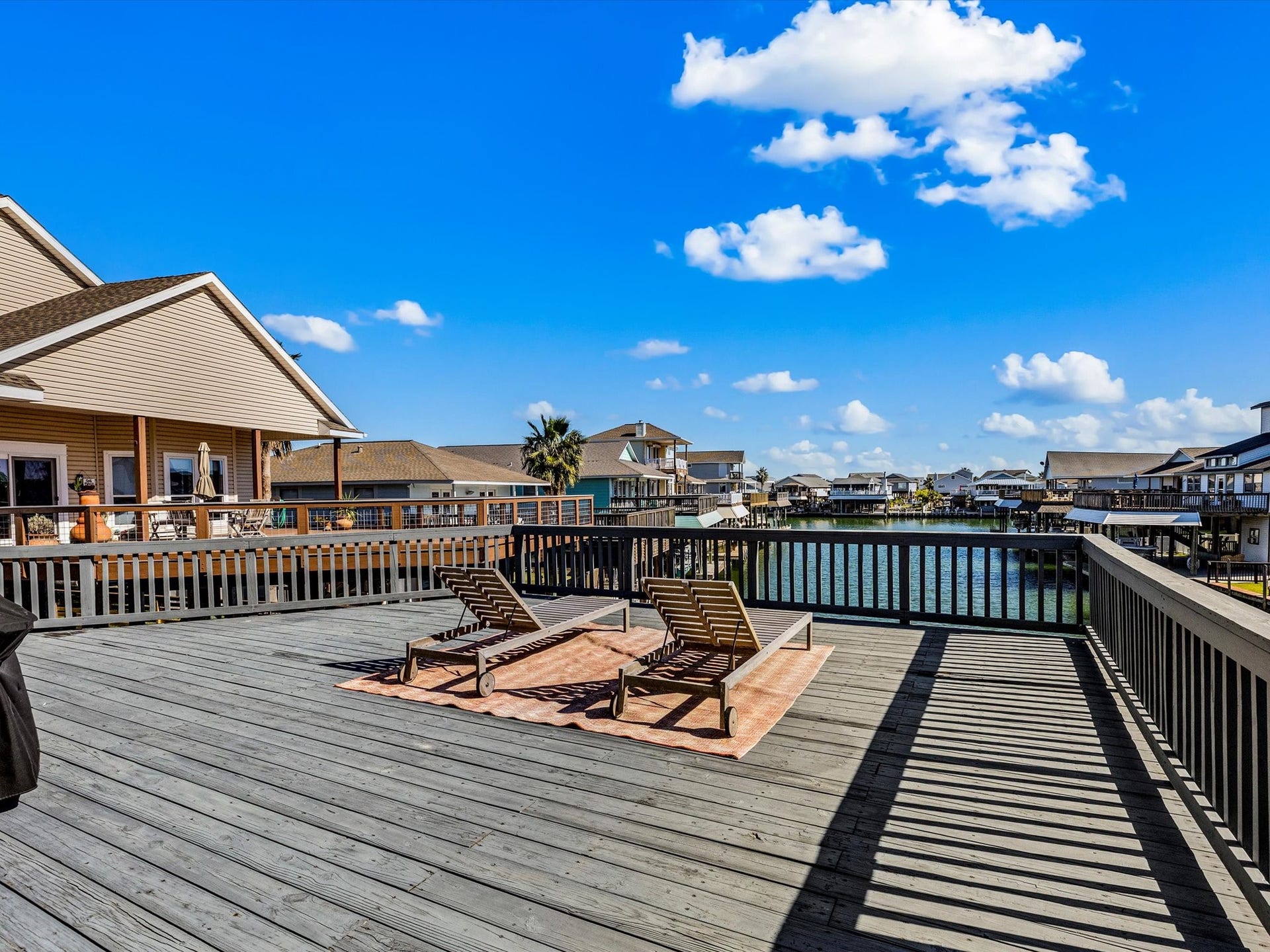 334 Paradise Drive, Tiki Island, TX 77554 334 Paradise Drive, Tiki Island, TX 77554