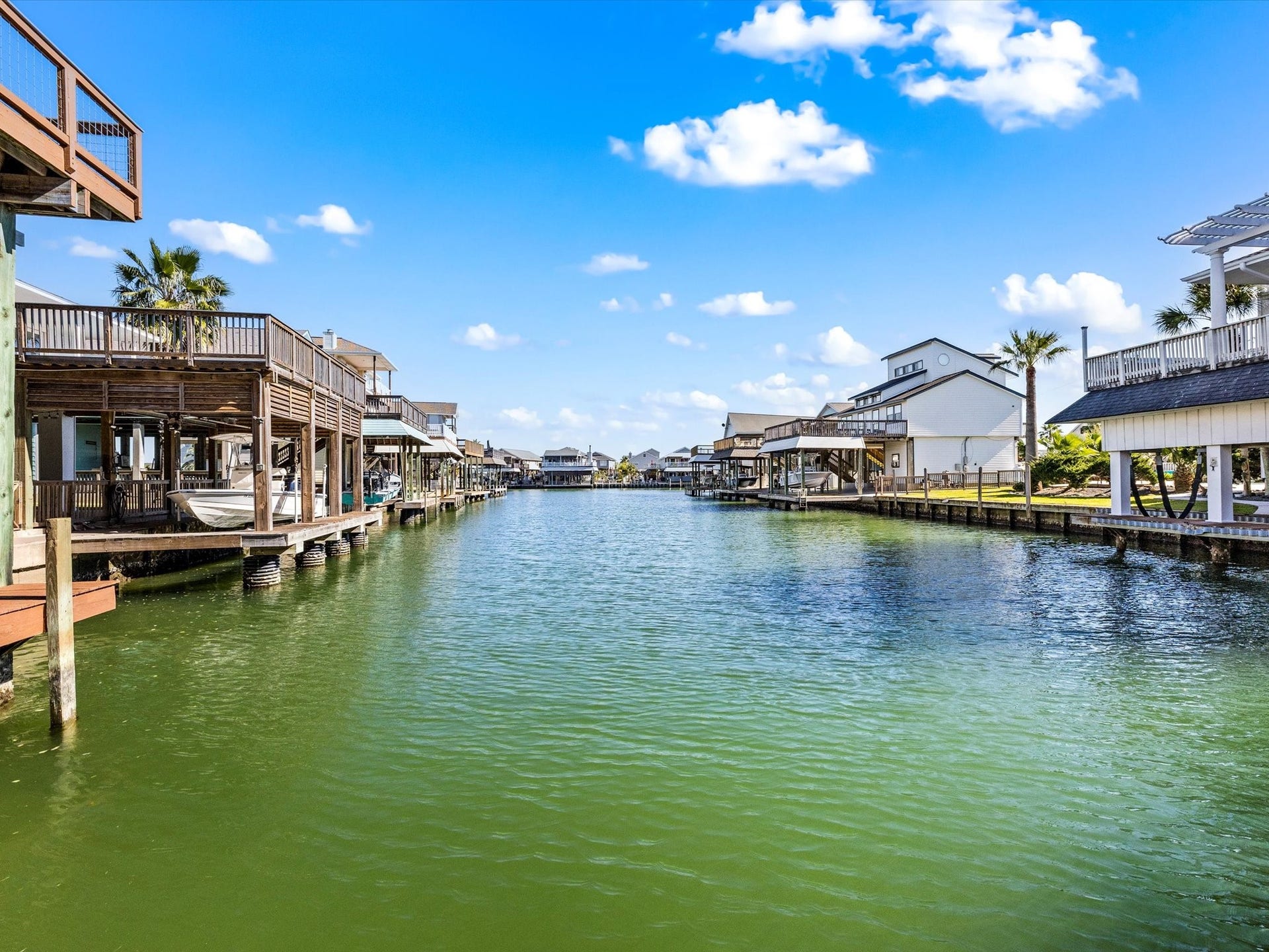 334 Paradise Drive, Tiki Island, TX 77554 334 Paradise Drive, Tiki Island, TX 77554