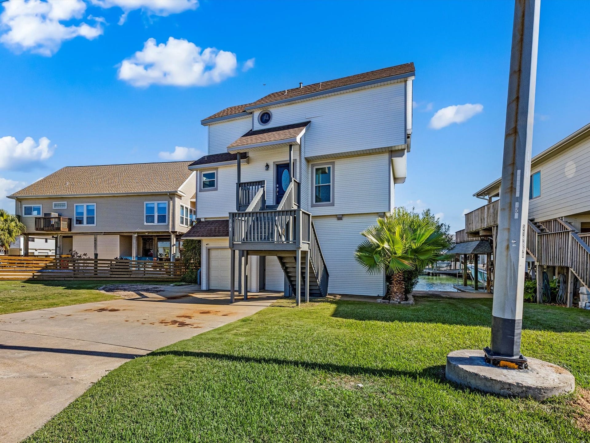 334 Paradise Drive, Tiki Island, TX 77554 334 Paradise Drive, Tiki Island, TX 77554