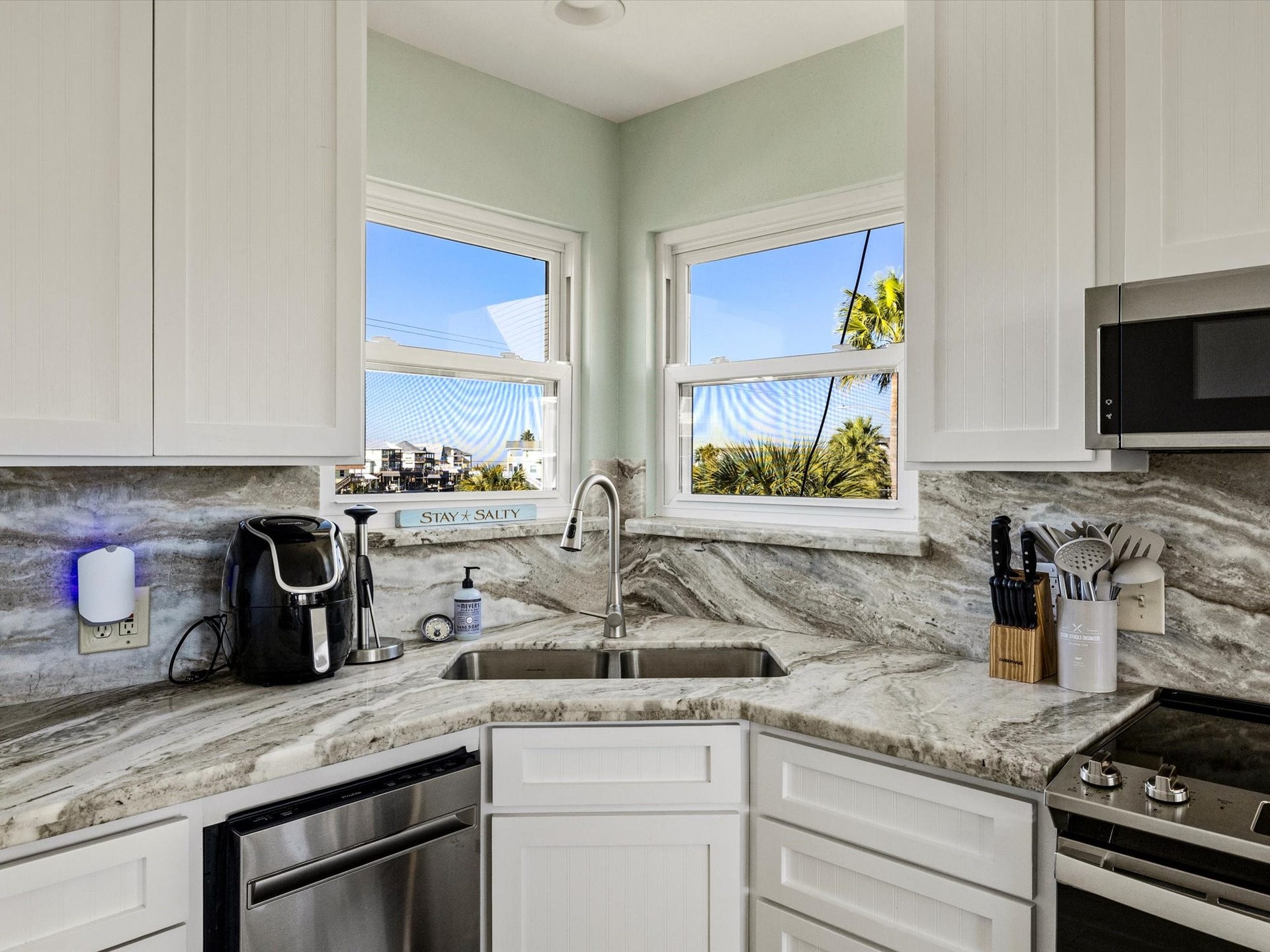 334 Paradise Drive, Tiki Island, TX 77554 334 Paradise Drive, Tiki Island, TX 77554