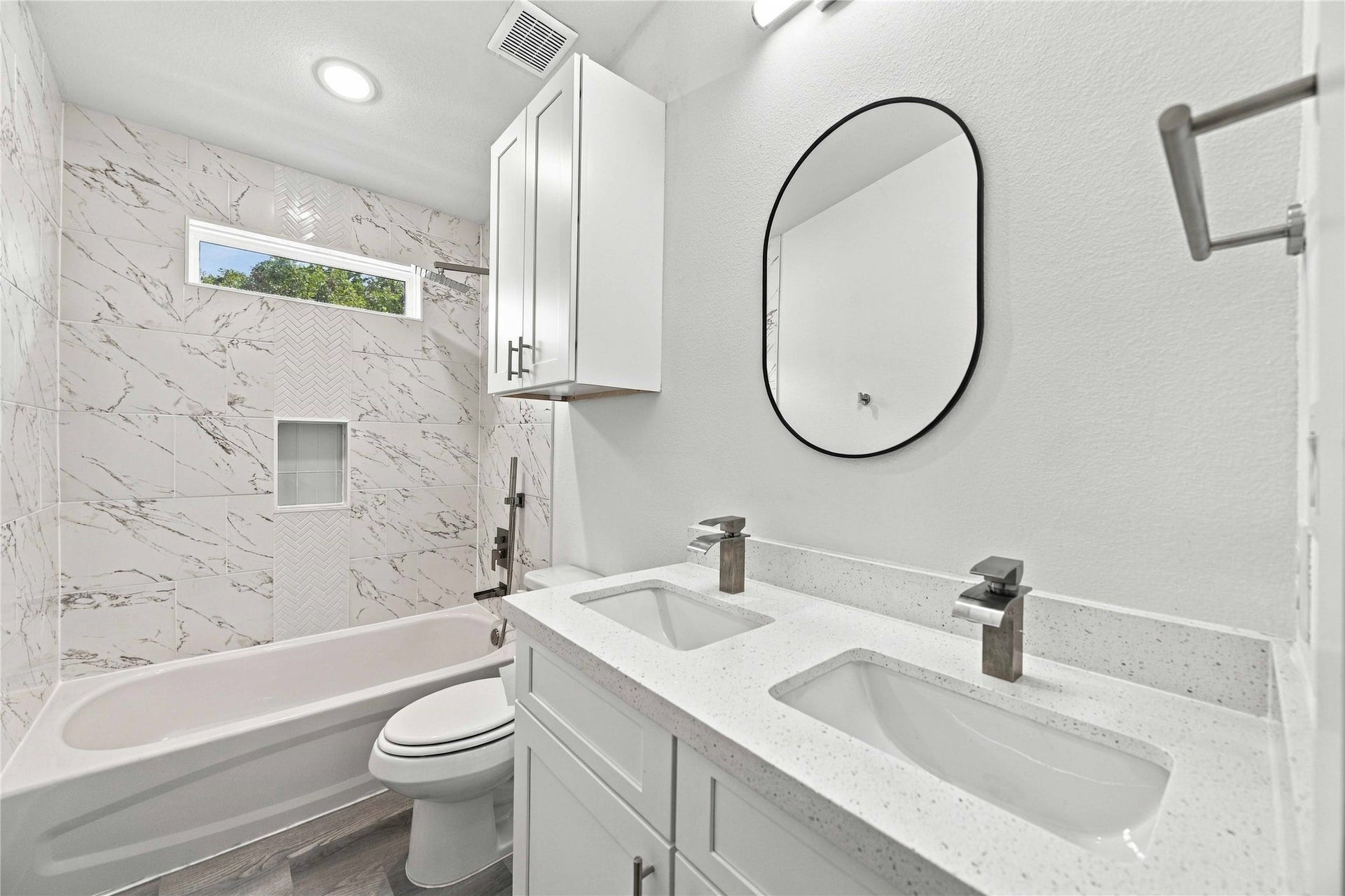 Unit A seondary bathroom