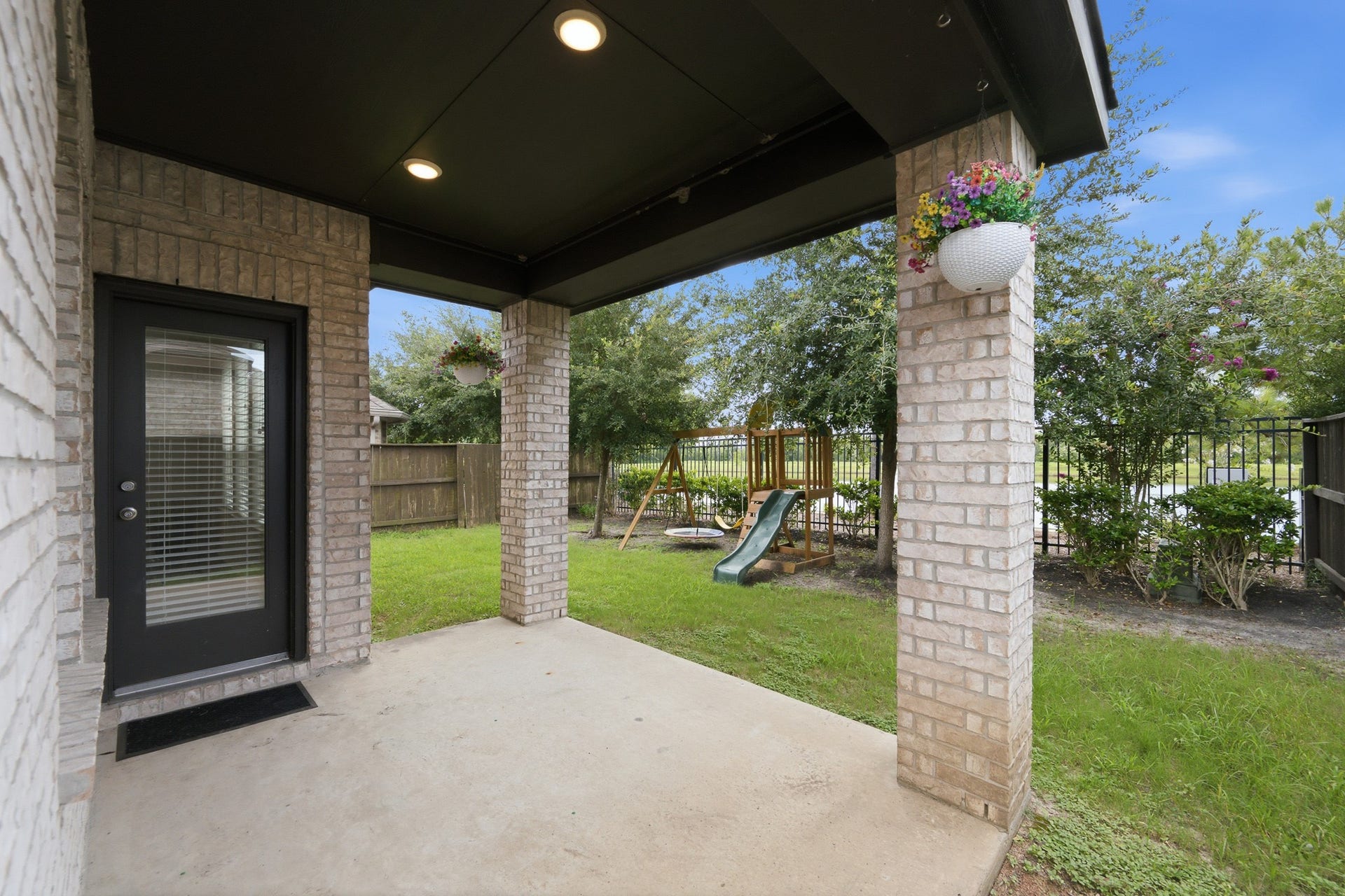 10602 Wagner Street, Rosharon, TX 77583