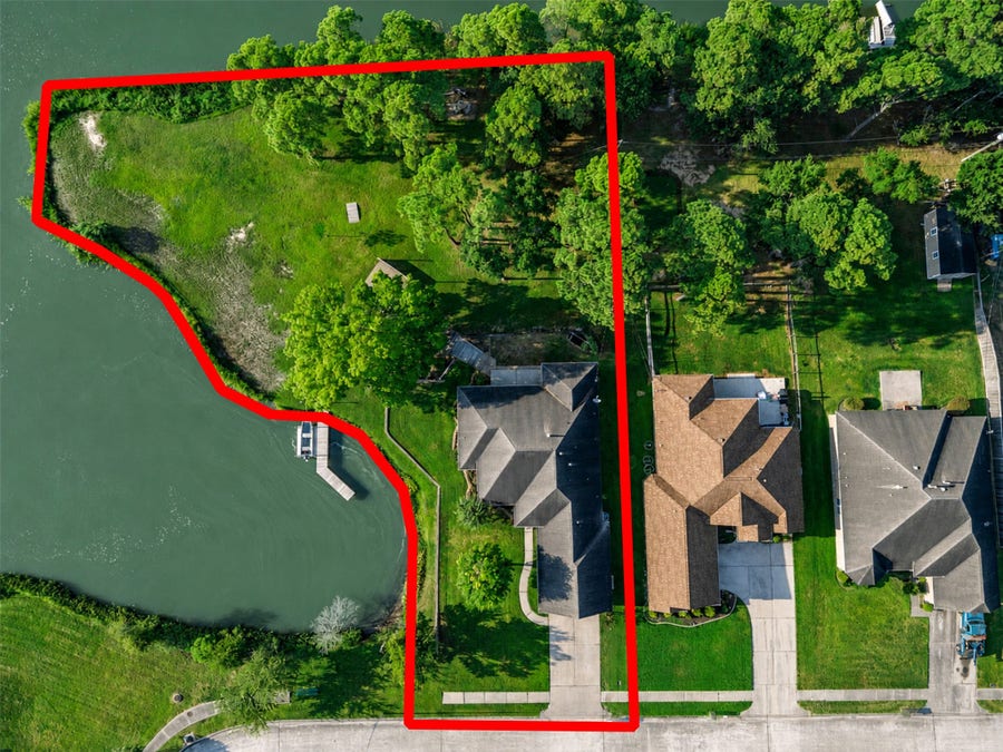 Property photo for 3535 Bayou Forest Drive, La Porte, TX
