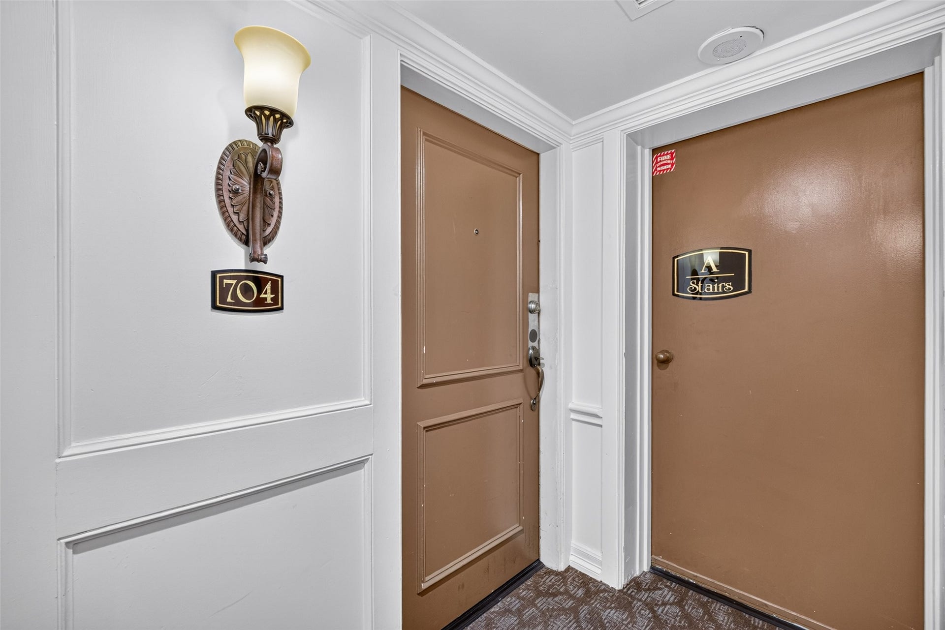 3525 Sage Road, #704, Houston, TX 77056 Welcome to #704! located at the end of the hall but in close proximity of the elevator