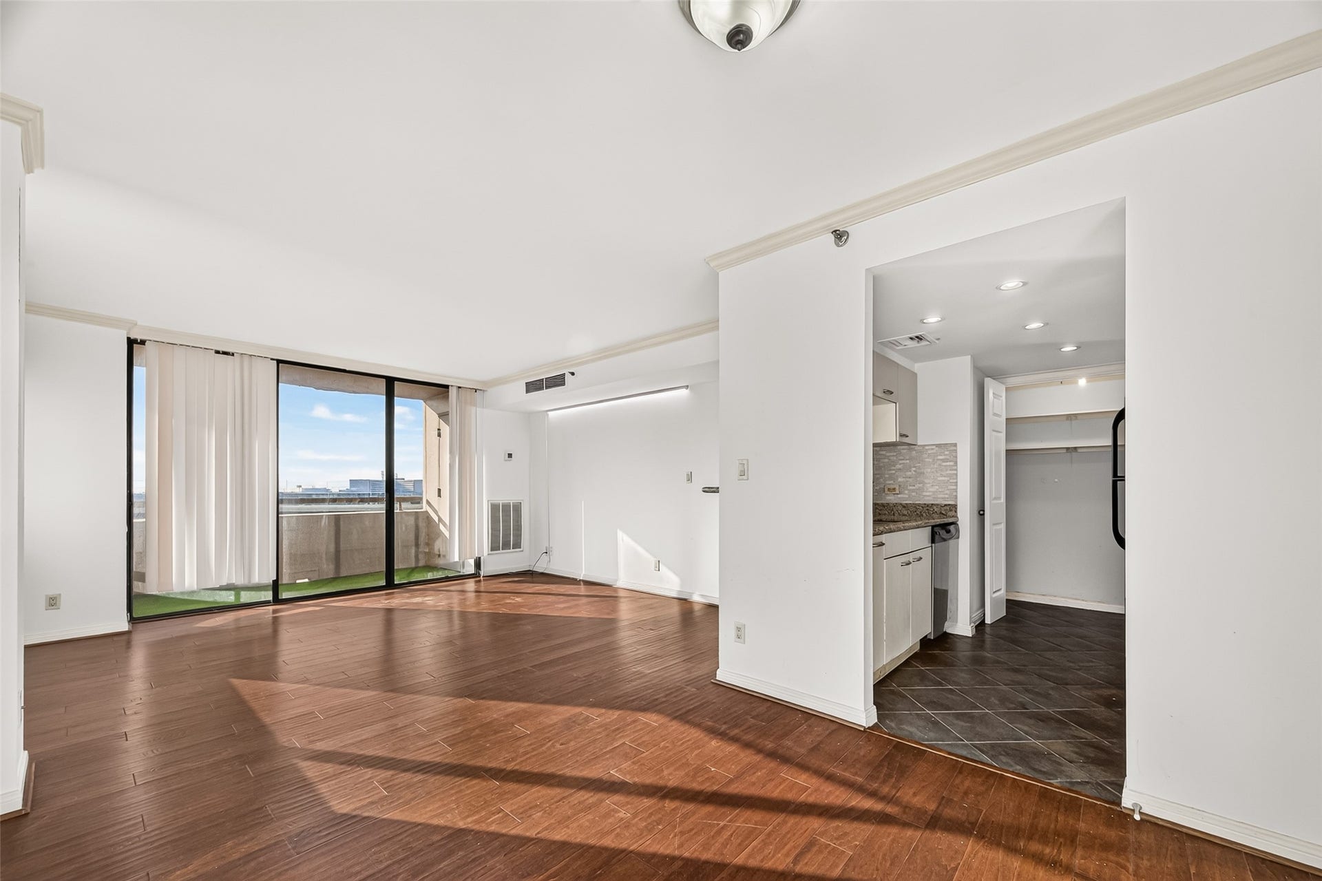 3525 Sage Road, #704, Houston, TX 77056 3525 Sage Road, #704, Houston, TX 77056