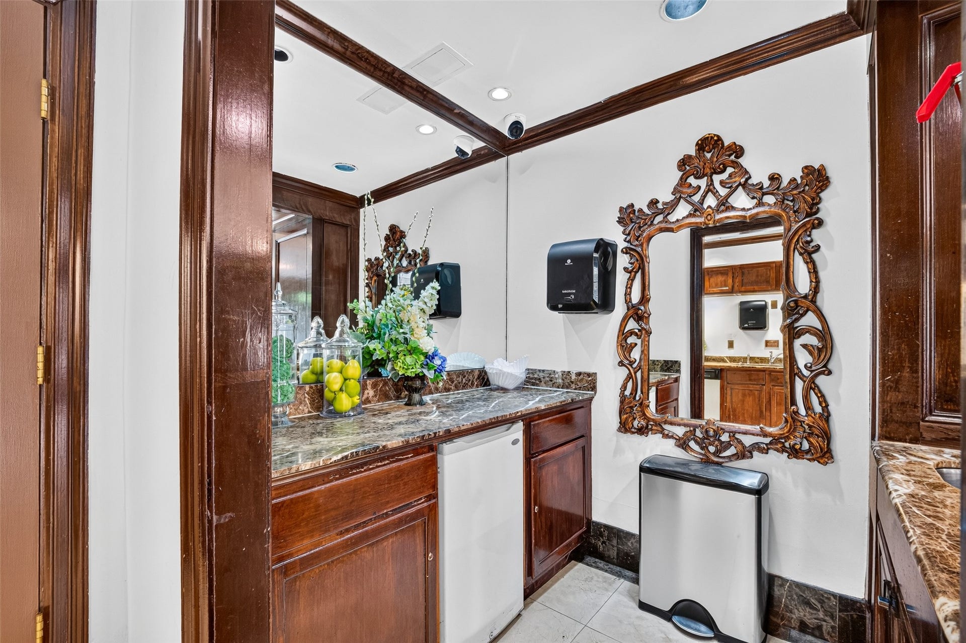 3525 Sage Road, #704, Houston, TX 77056 Area within the party room