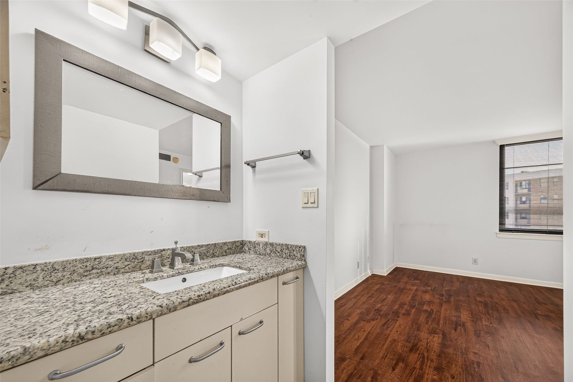 3525 Sage Road, #704, Houston, TX 77056 3525 Sage Road, #704, Houston, TX 77056