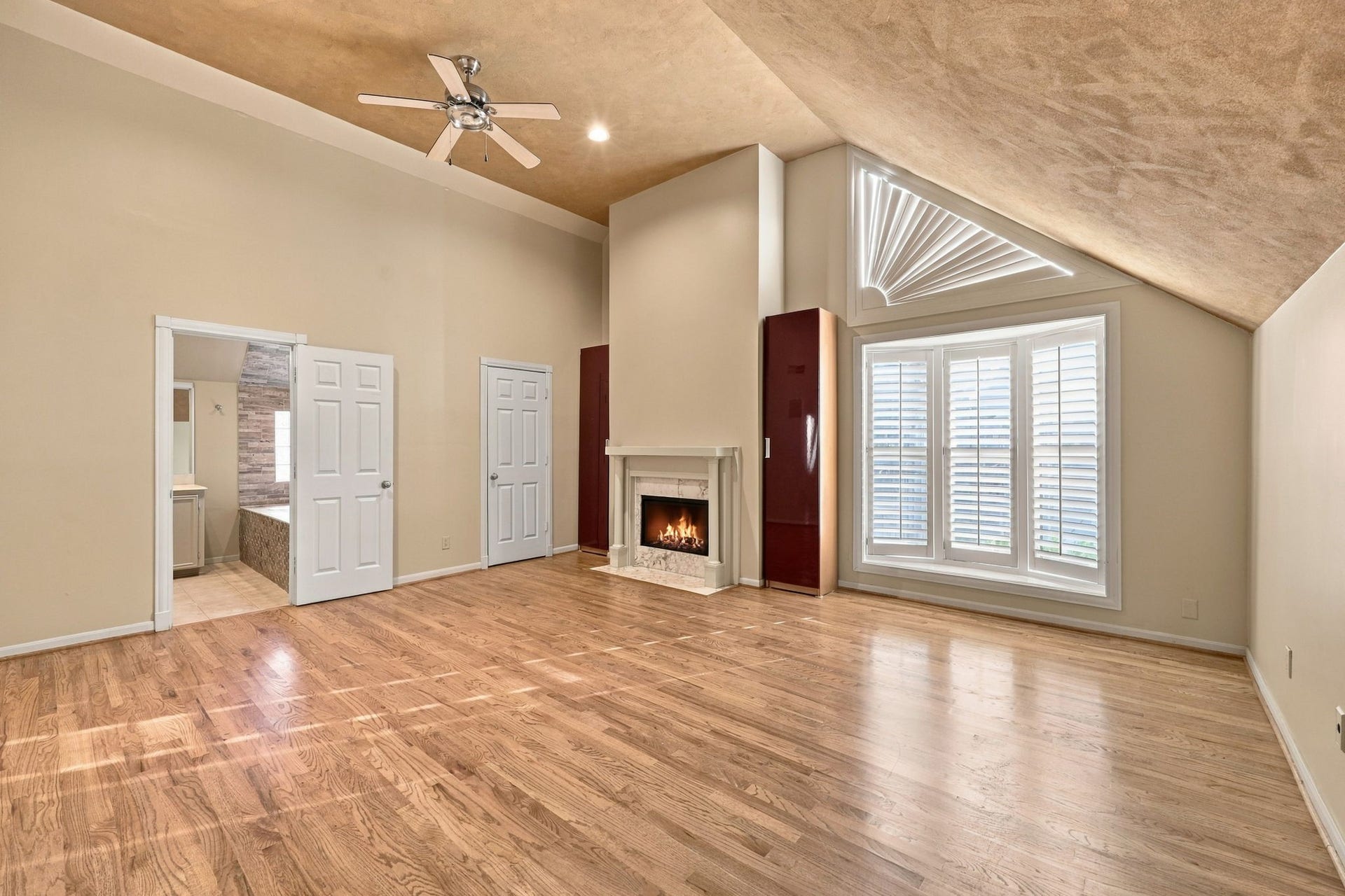 6205 Westcott Street, Houston, TX 77007 2nd Floor: Primary Bedroom