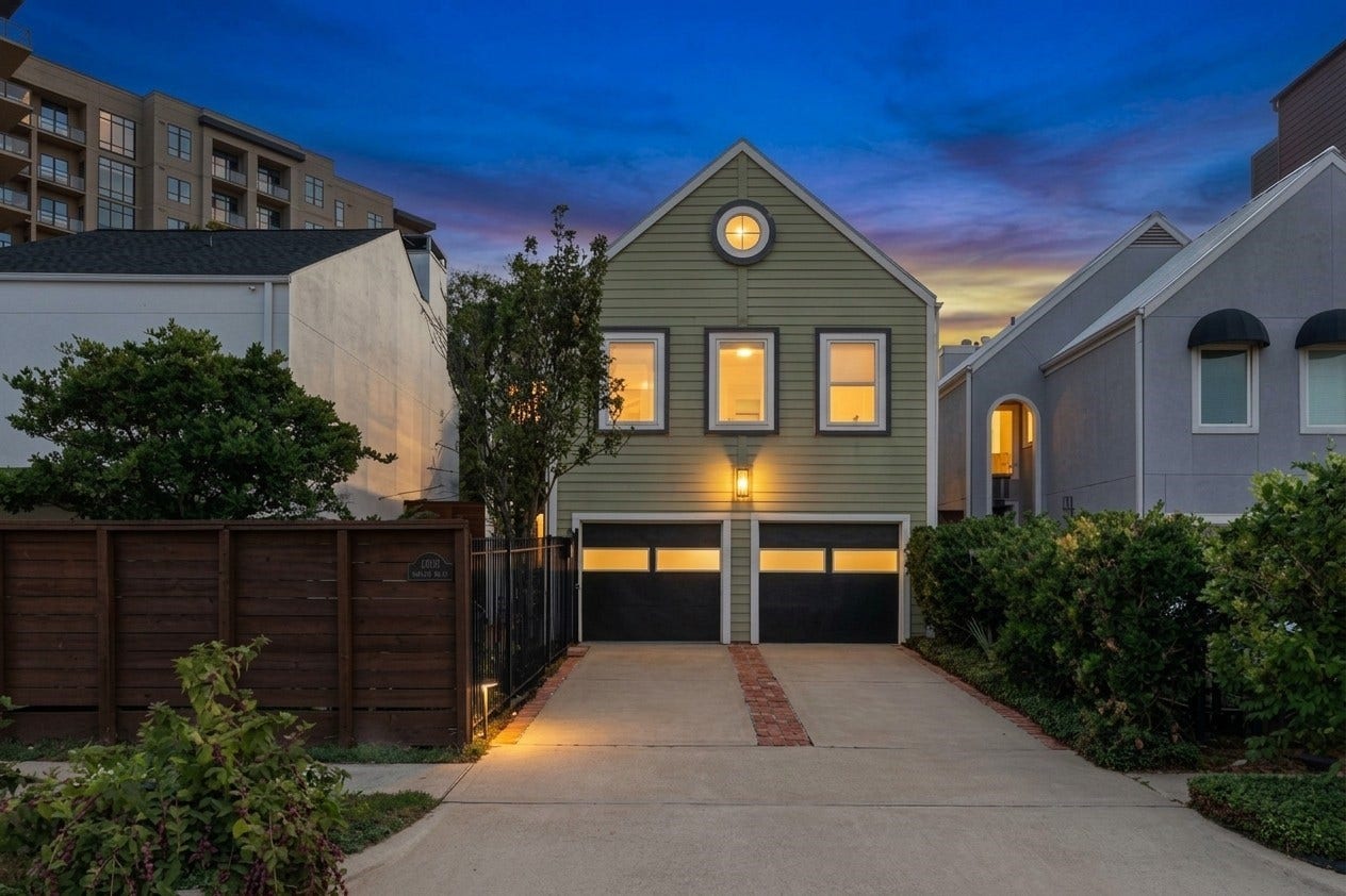 6205 Westcott Street, Houston, TX 77007 Twilight view front of house.