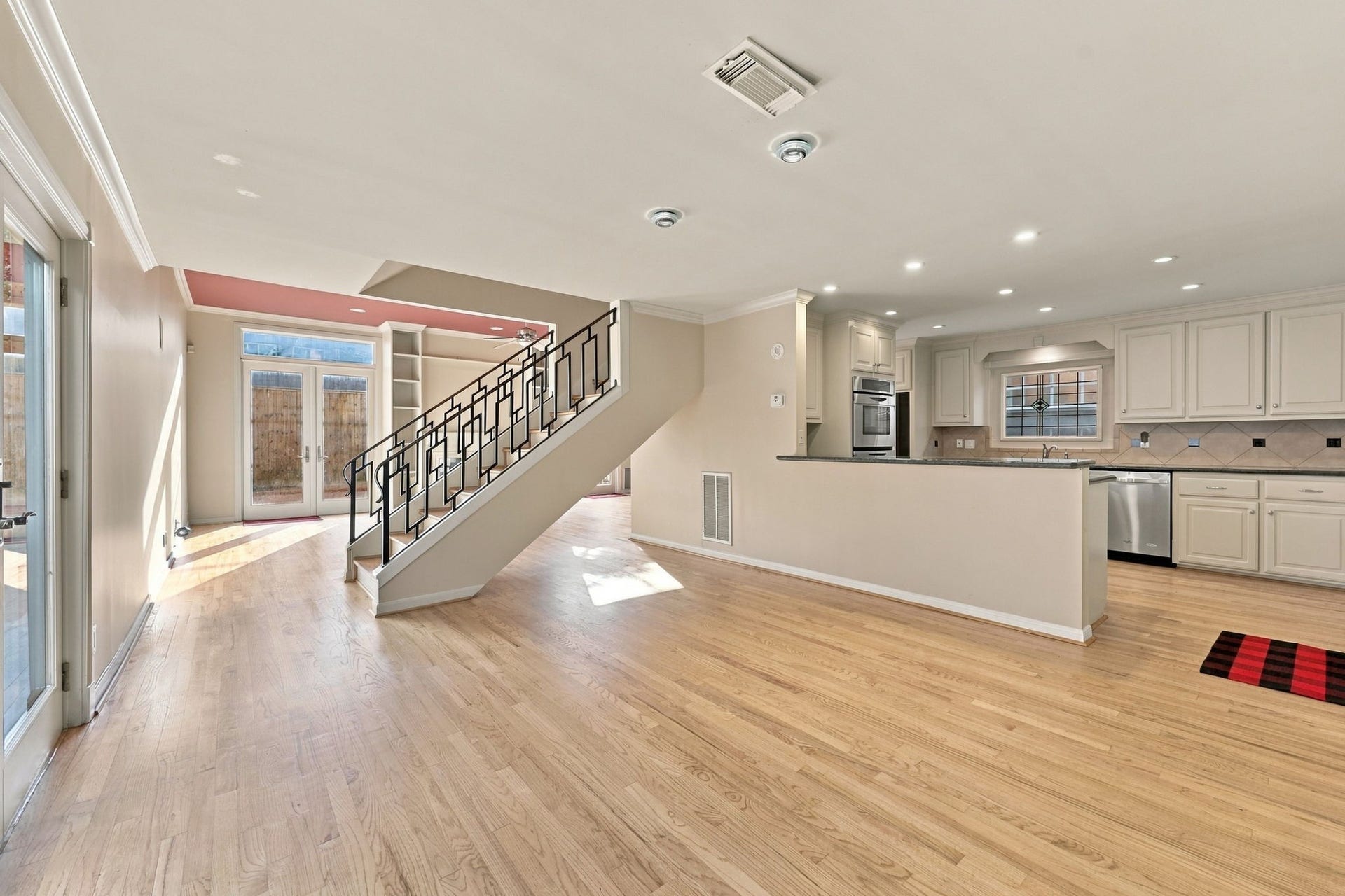 6205 Westcott Street, Houston, TX 77007 1st Floor: View when you first walk in.