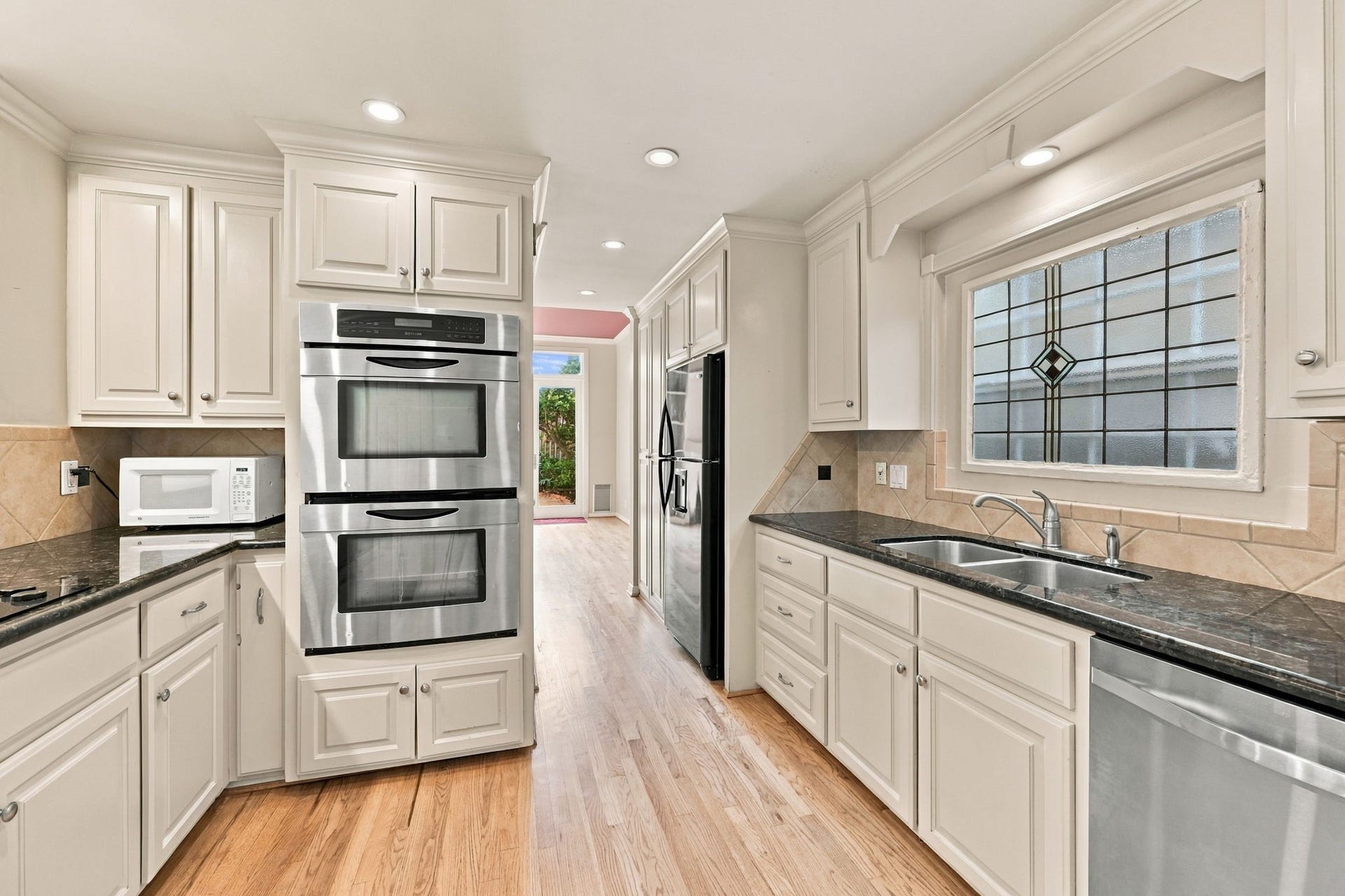 6205 Westcott Street, Houston, TX 77007 1st Floor: Kitchen.
