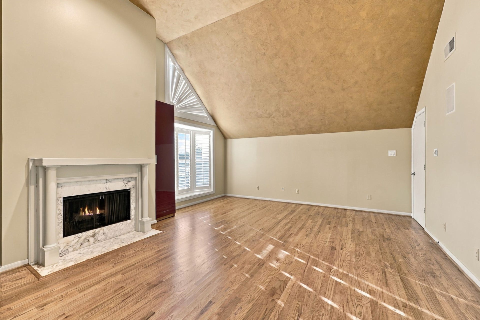 6205 Westcott Street, Houston, TX 77007 2nd Floor: Primary Bedroom