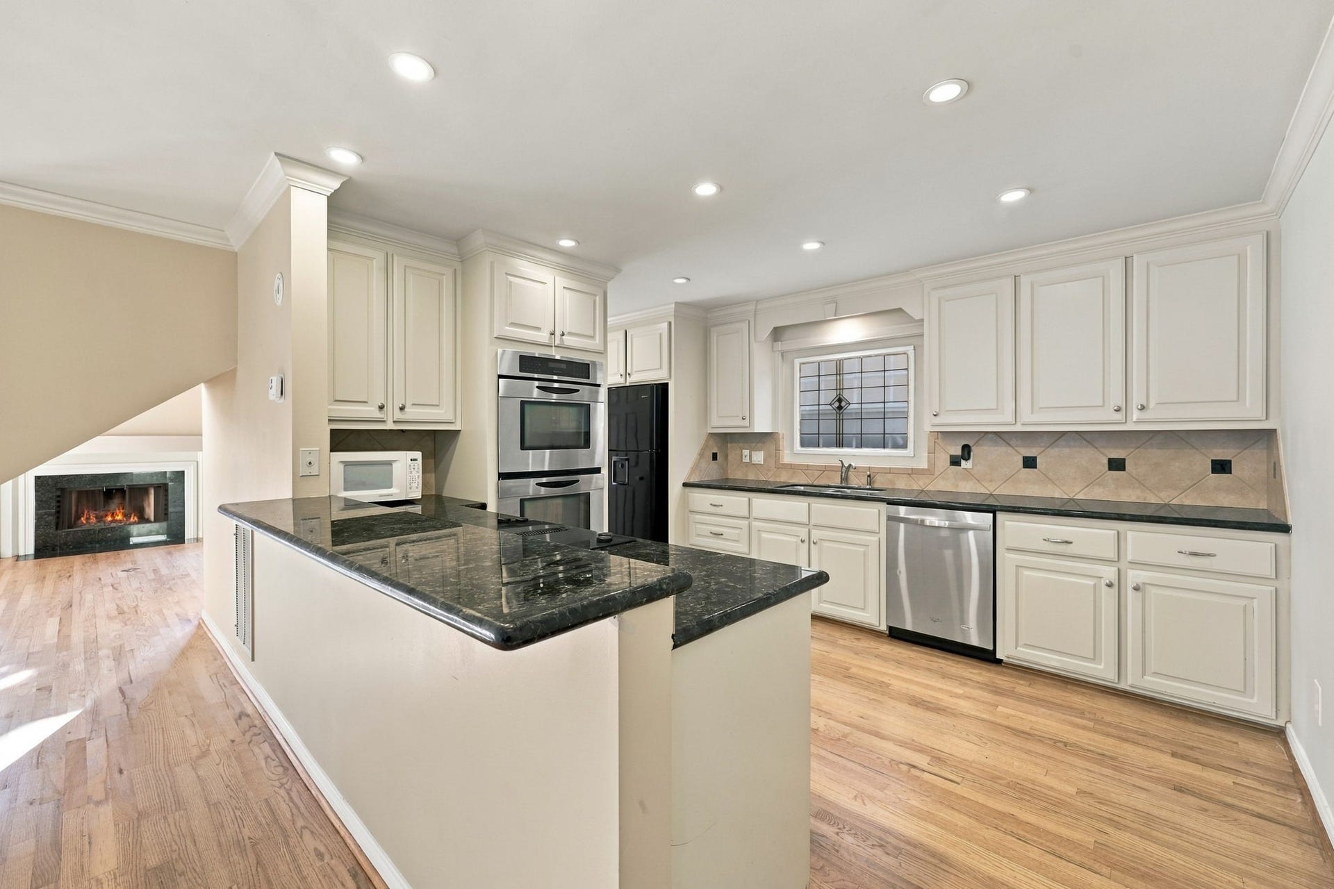 6205 Westcott Street, Houston, TX 77007 1st Floor: Kitchen.