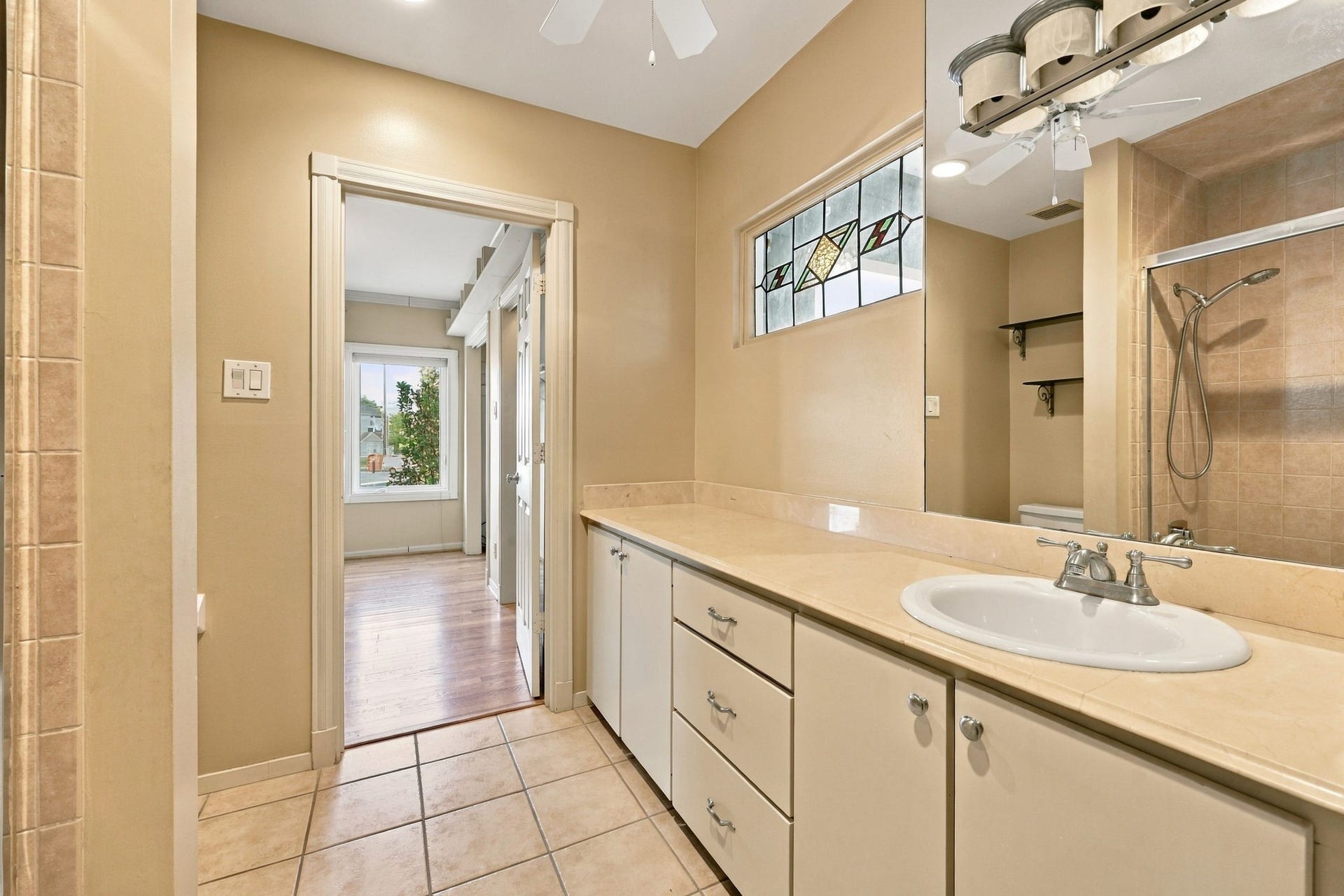 6205 Westcott Street, Houston, TX 77007 2nd Floor: 2nd bathroom