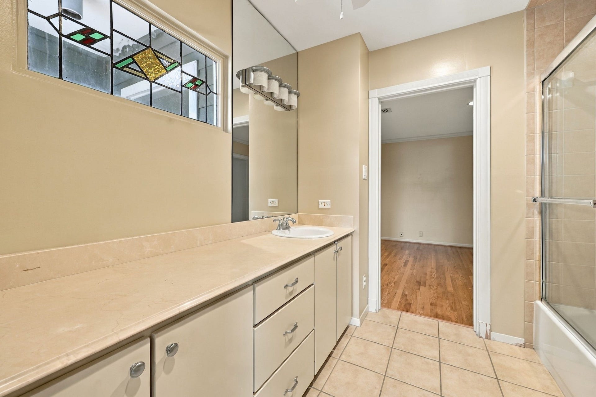 6205 Westcott Street, Houston, TX 77007 2nd Floor: 2nd bathroom