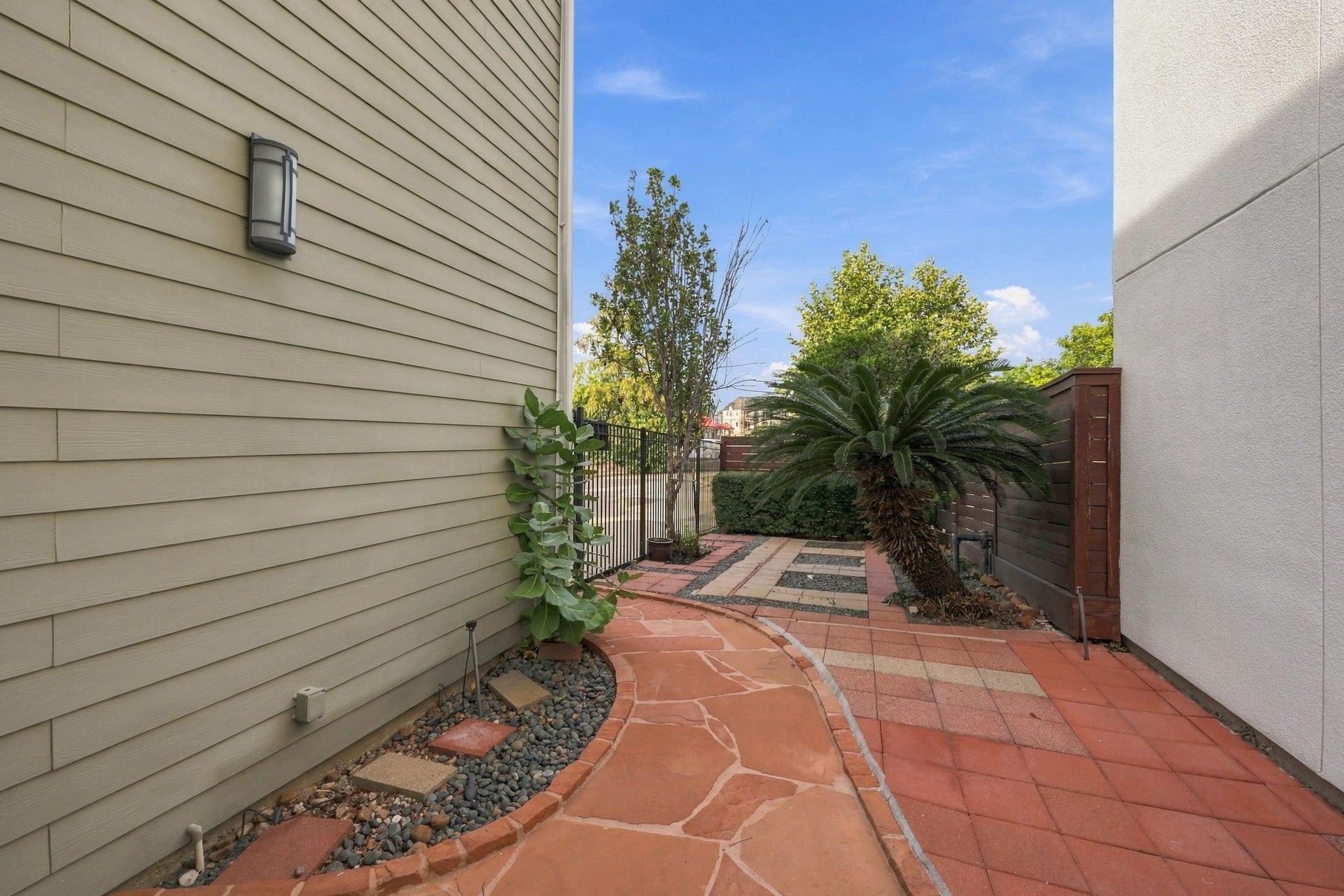6205 Westcott Street, Houston, TX 77007 Gated Front and Side yard of house.