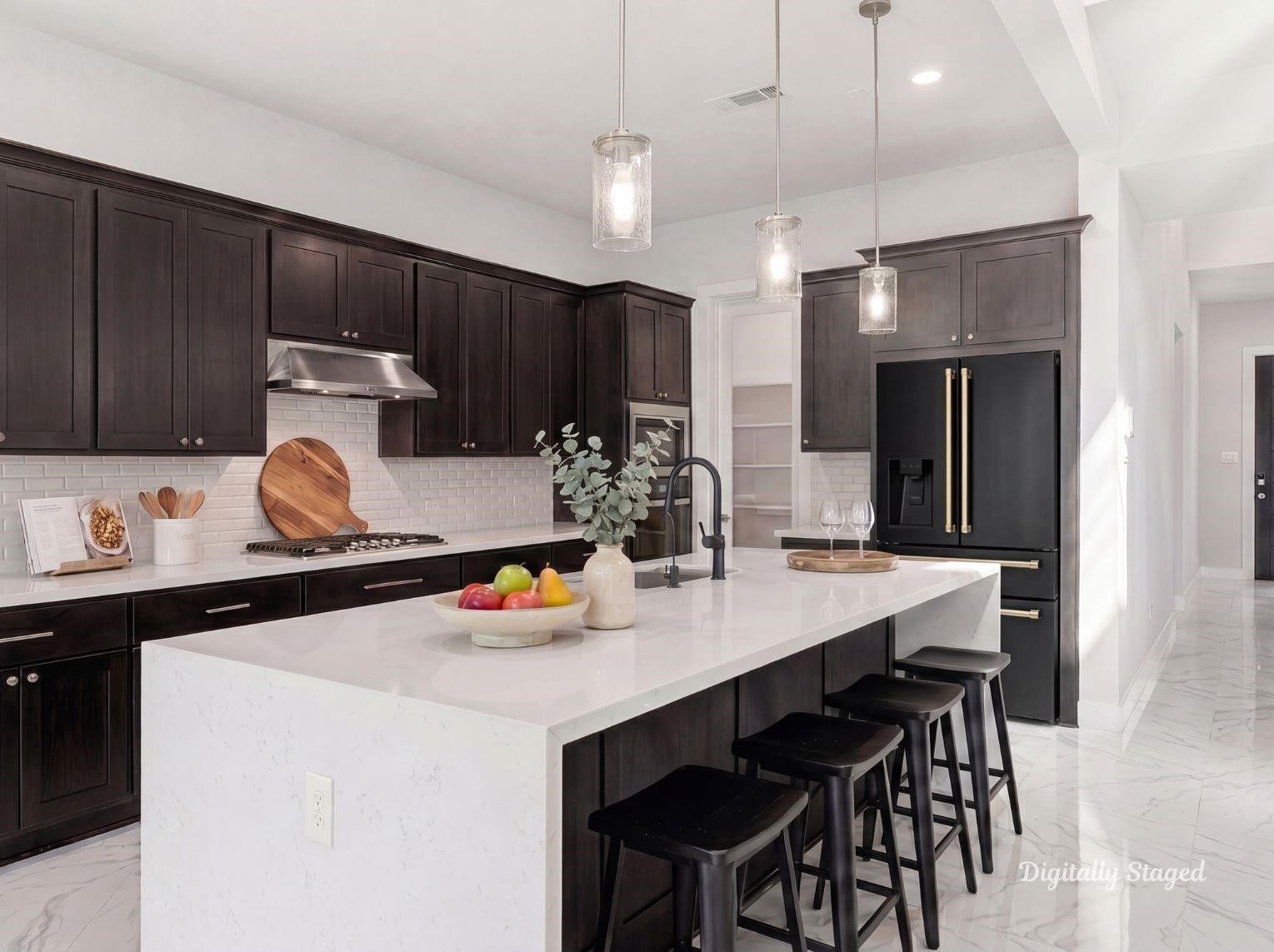 1715 Divino Pass, Conroe, TX 77304 A modern chef's kitchen boasting an
oversized island with a breakfast bar,
sleek dark cabinetry, white subway
tile backsplash, and stainless steel
appliances. This photo has been
digitally staged to illustrate the
possibilities of the homes aesthetic
and potential design. Some
furnishings and dcor shown are for
visual inspiration.