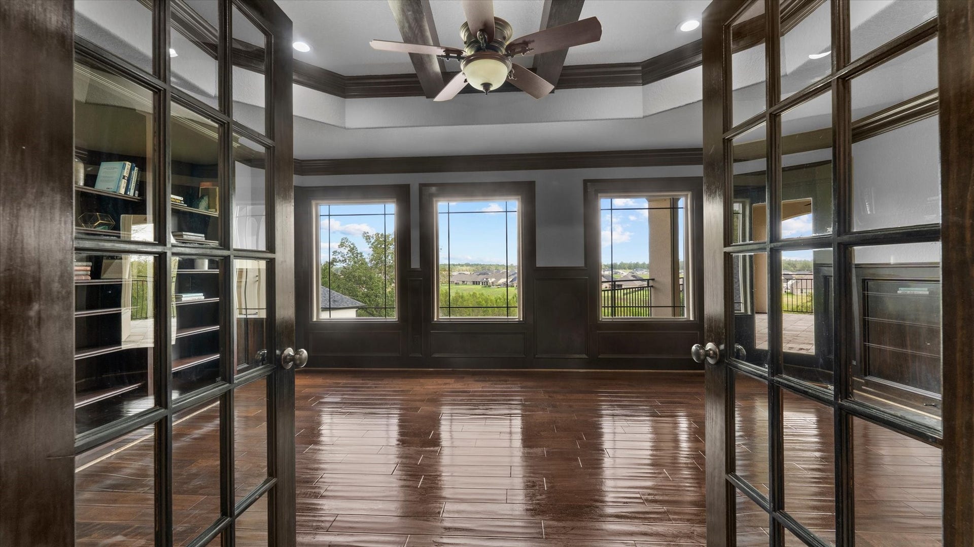 19182 Grandview Point, Montgomery, TX 77356 Though the home has many areas to study and work, this is the main study/office area. Entering through french doors, you have an amazing view. This room also has a balcony attached.