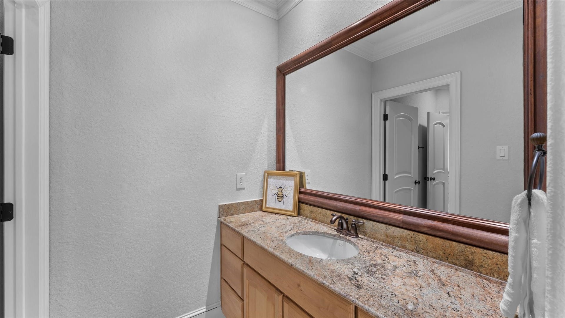 19182 Grandview Point, Montgomery, TX 77356 Sink area for the 2nd upstairs bedroom. Tub and toilet area not shown.