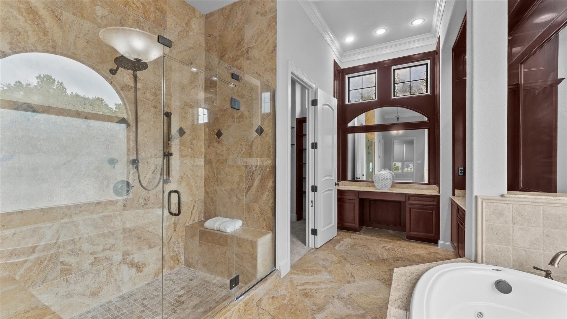 19182 Grandview Point, Montgomery, TX 77356 Shower. Beside it is one of the two walk-in closets.