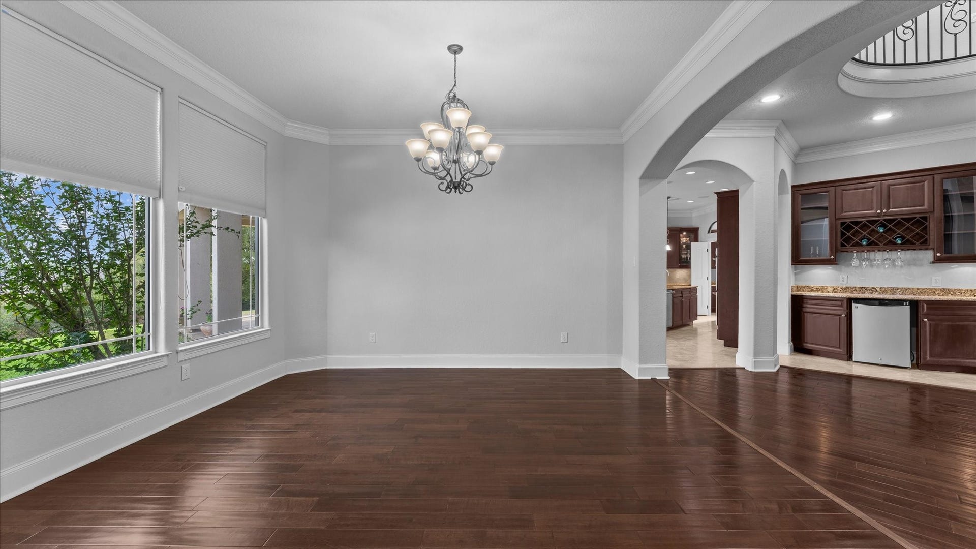 19182 Grandview Point, Montgomery, TX 77356 Dining room. To the right is a wine bar with a refrigerator. Straight ahead leads to the kitchen.