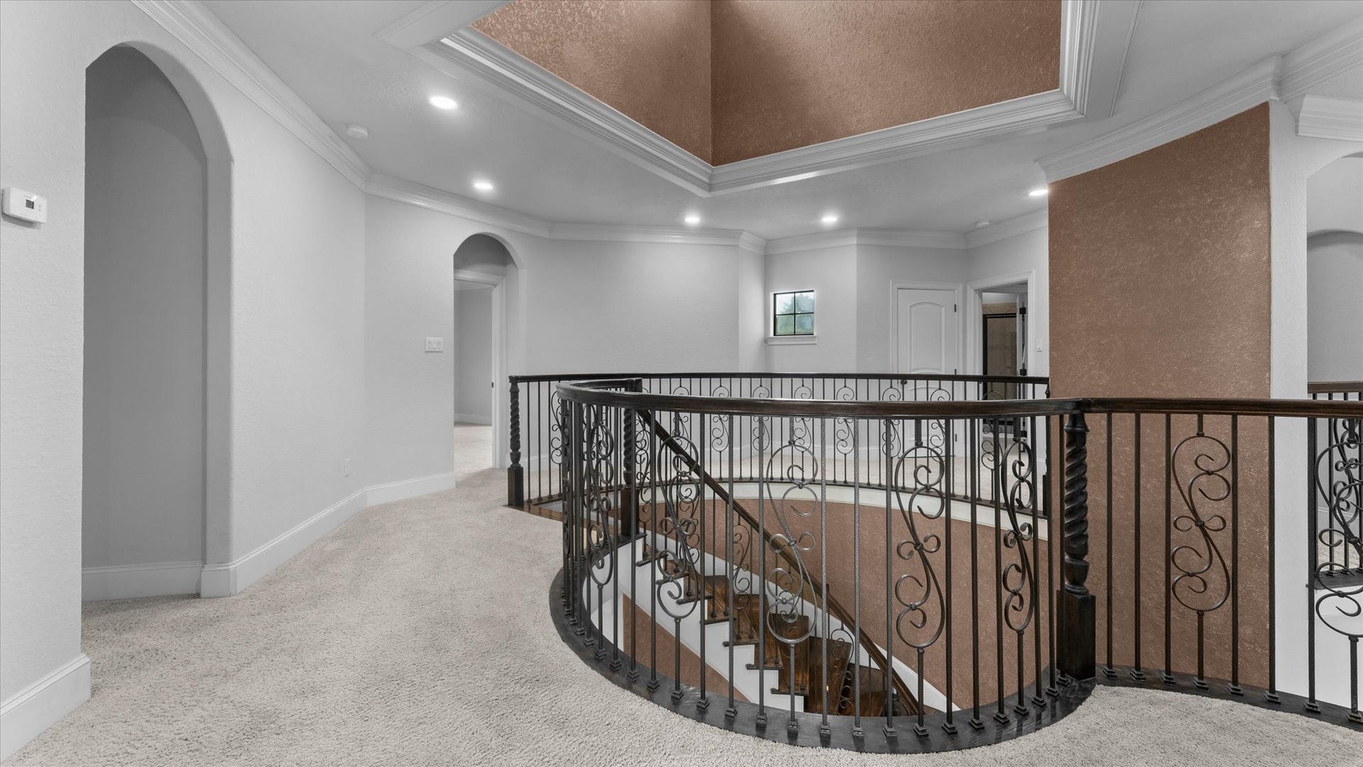 19182 Grandview Point, Montgomery, TX 77356 The staircase is elegant.
