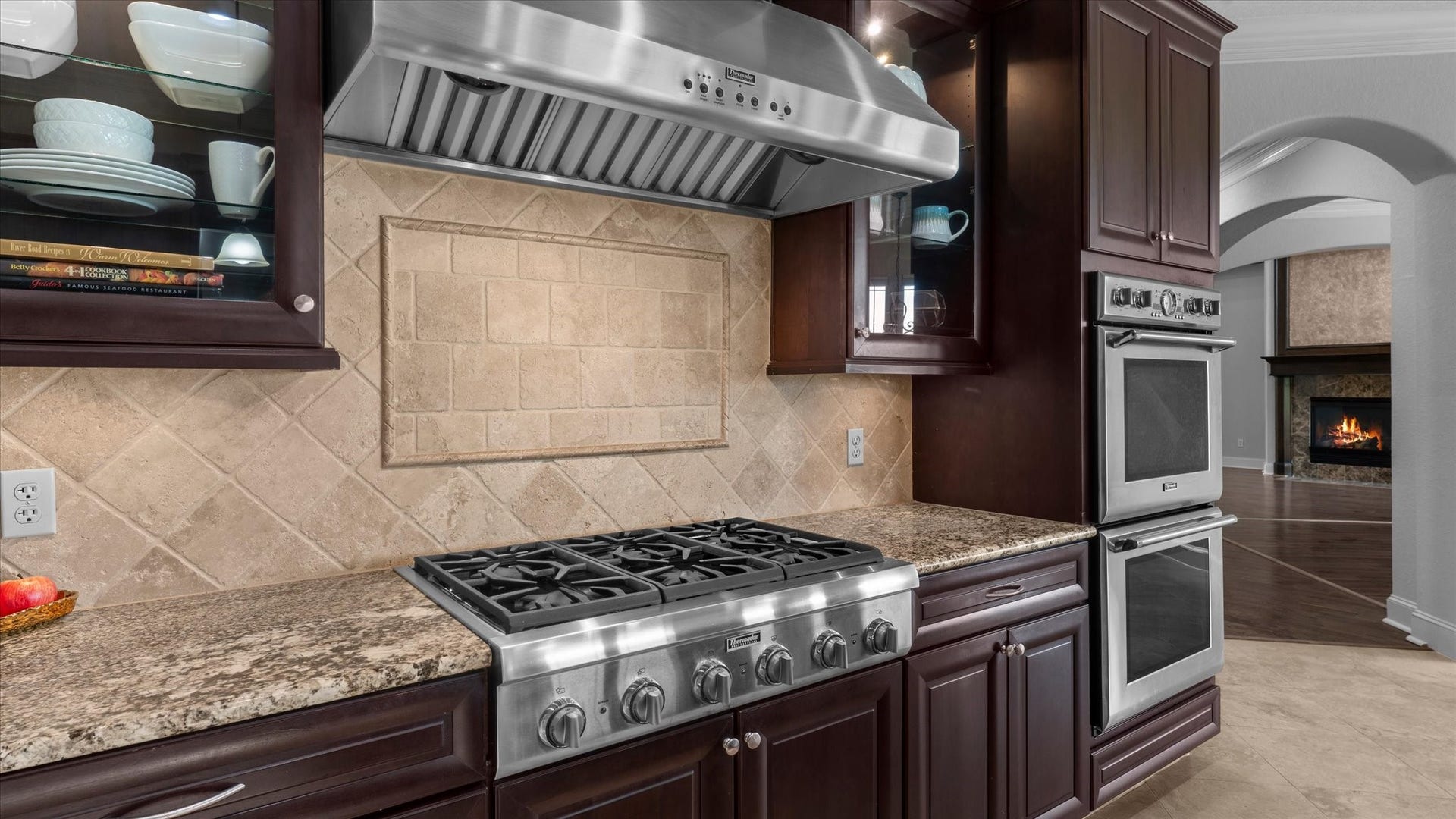 19182 Grandview Point, Montgomery, TX 77356 Gas Thermador stove with double-ovens.