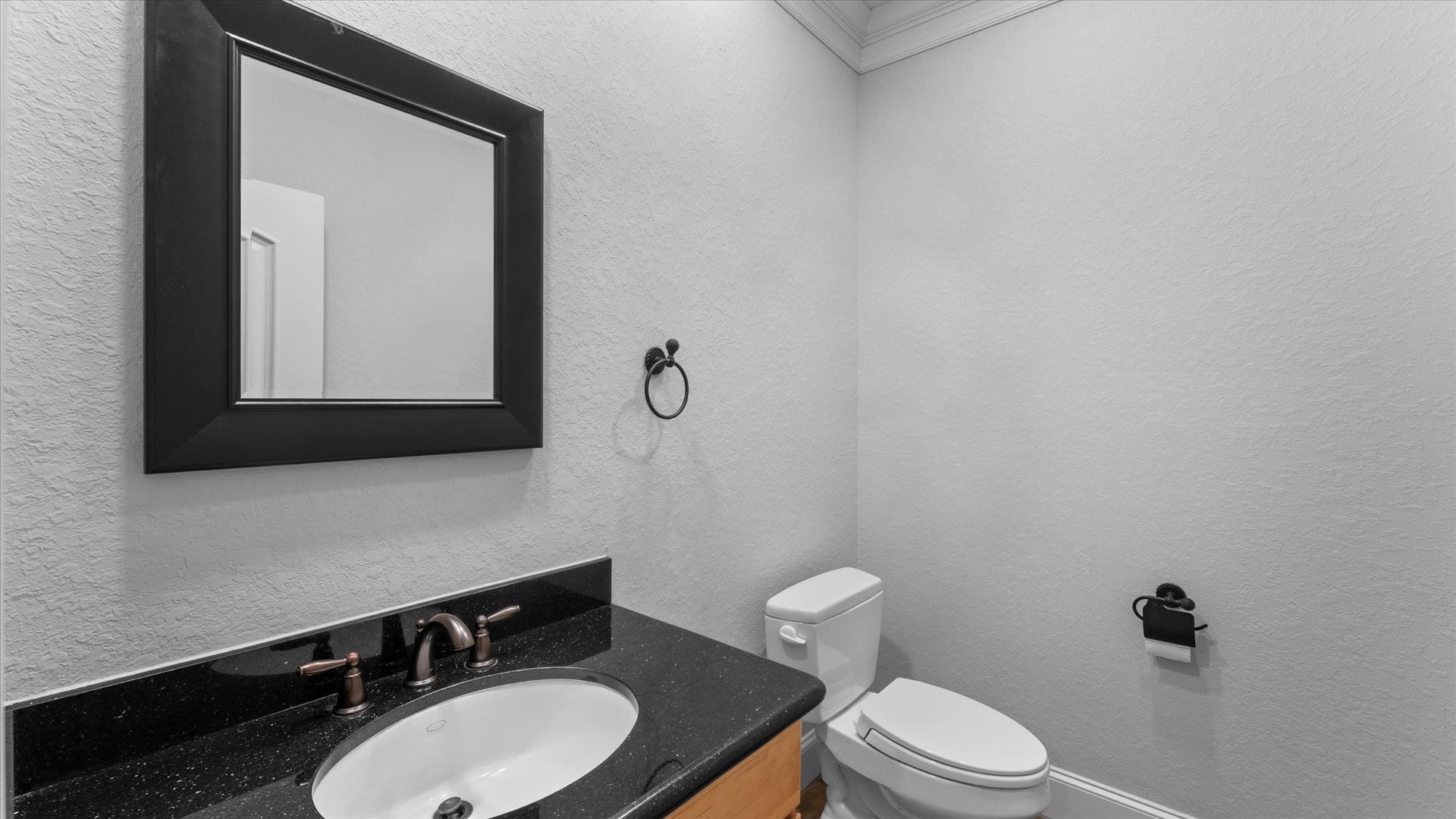19182 Grandview Point, Montgomery, TX 77356 Half bath off media room.