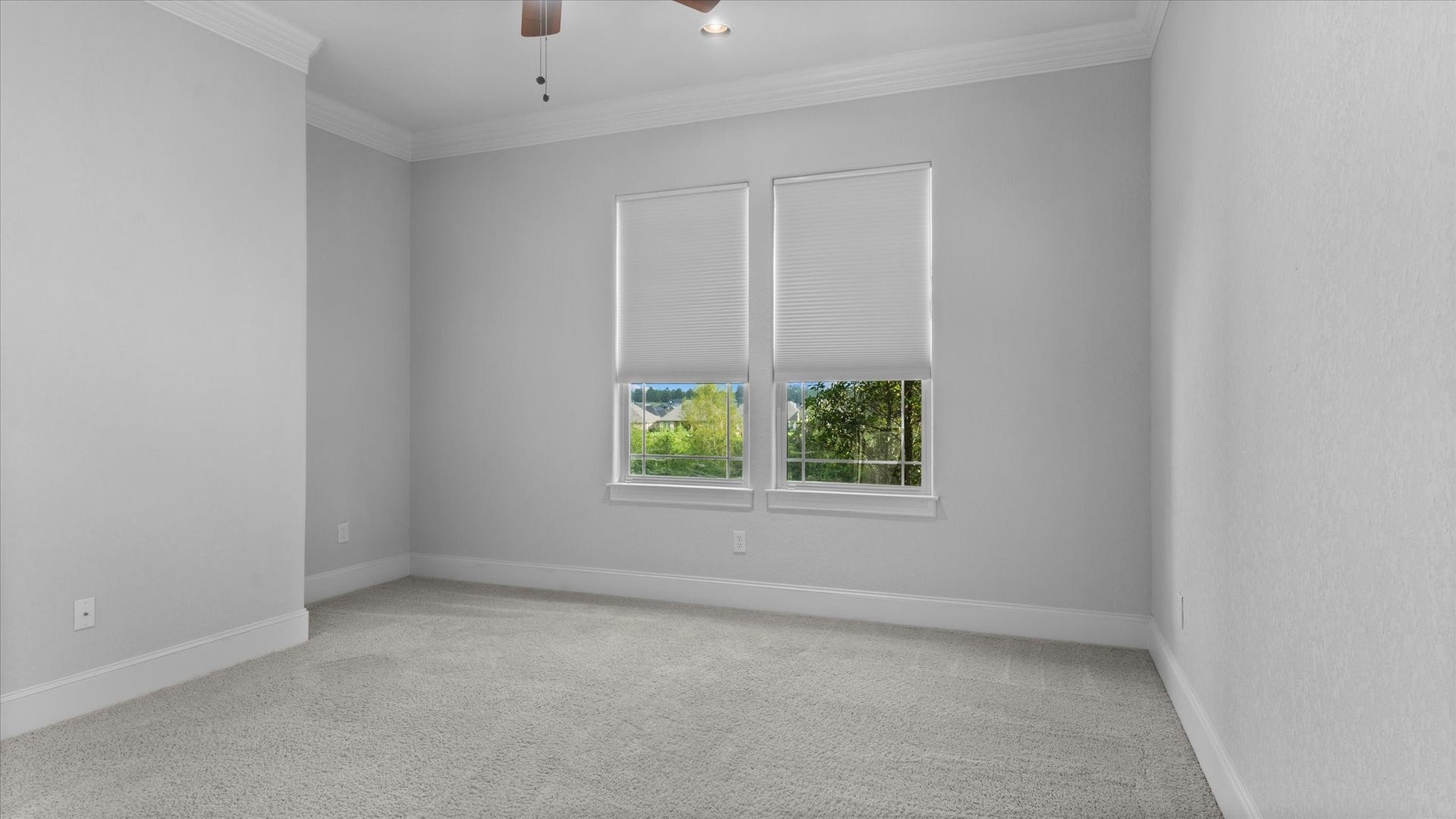 19182 Grandview Point, Montgomery, TX 77356 Large guest bedroom with en suite bathroom.