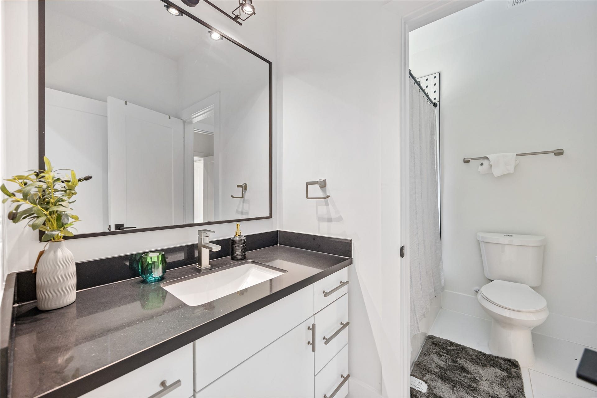 2310 Althea Drive, Houston, TX 77018 2310 Althea Drive, Houston, TX 77018