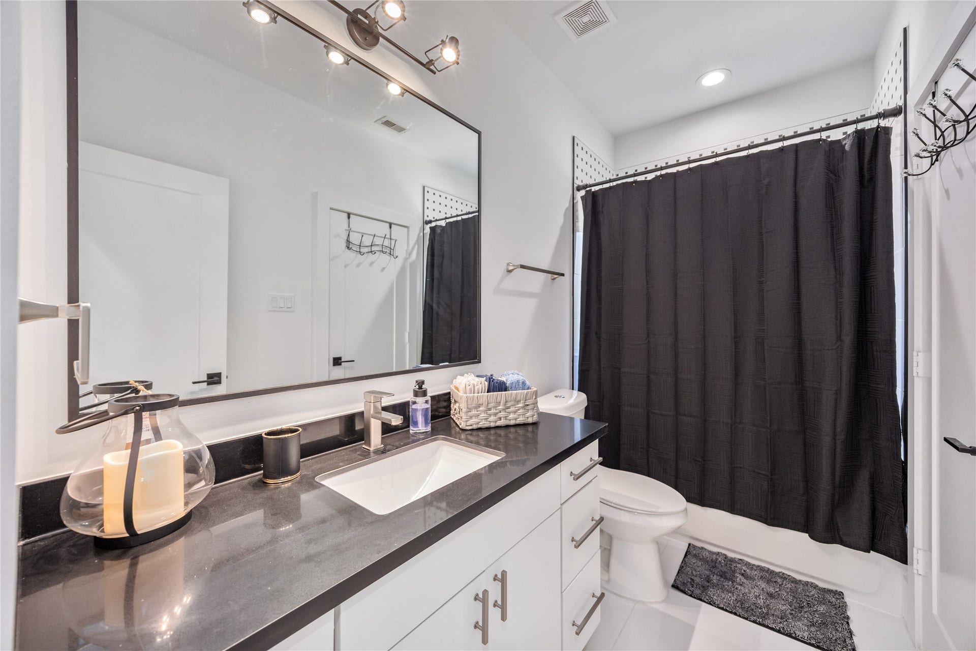 2310 Althea Drive, Houston, TX 77018 2310 Althea Drive, Houston, TX 77018