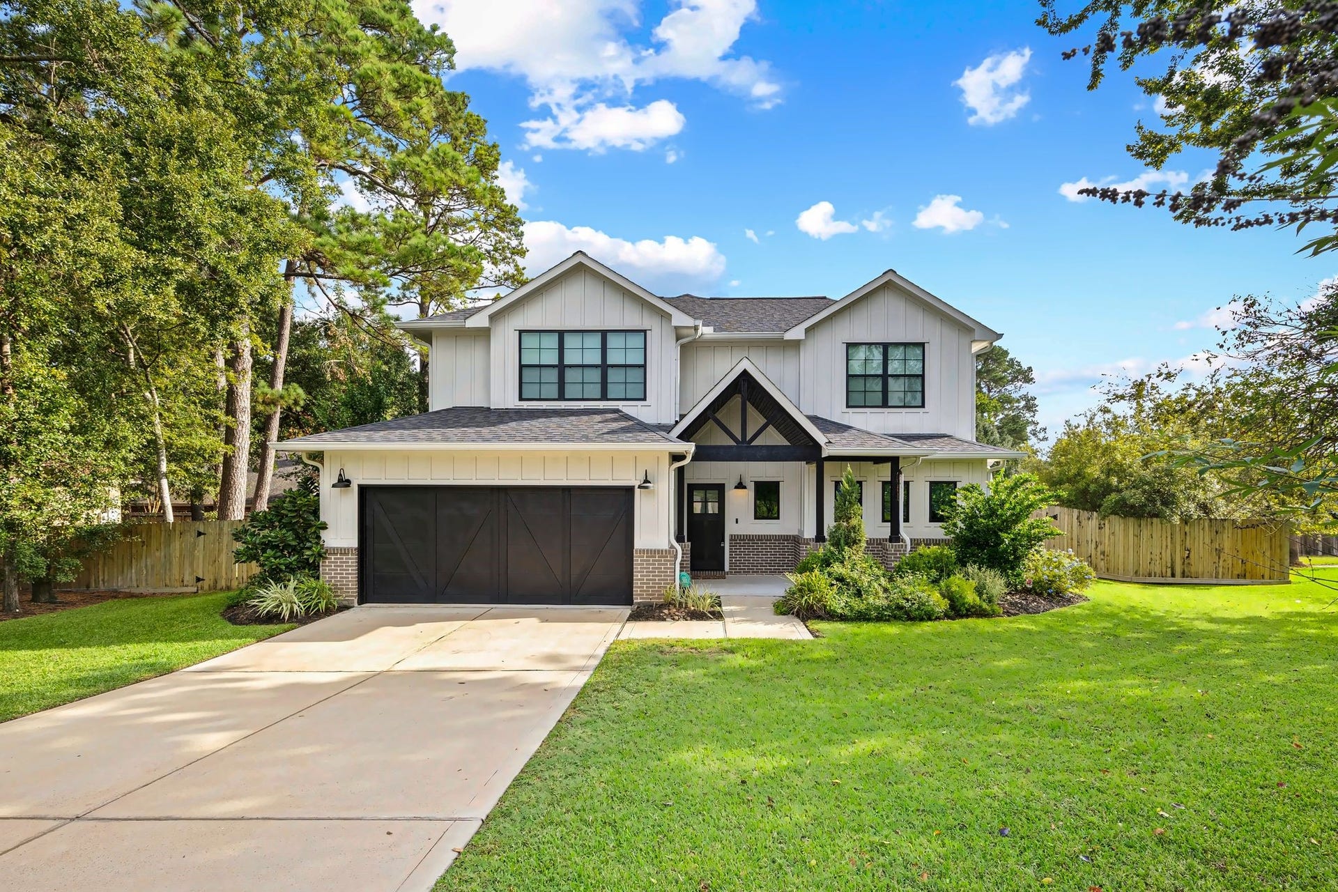 87 Dawns Edge Drive, Montgomery, TX 77356 Welcome Home