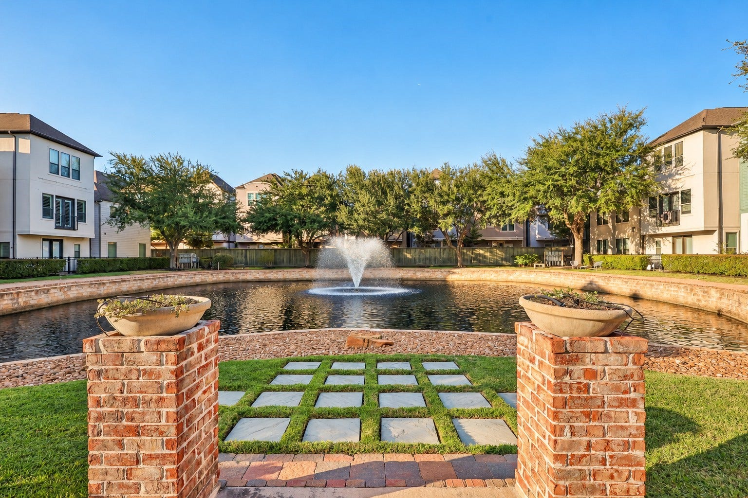 1102 Sherwood Run, Houston, TX 77043