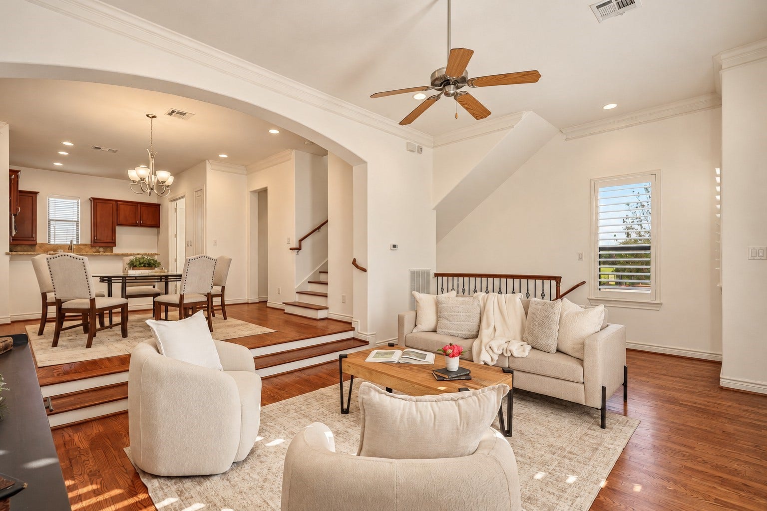 1102 Sherwood Run, Houston, TX 77043