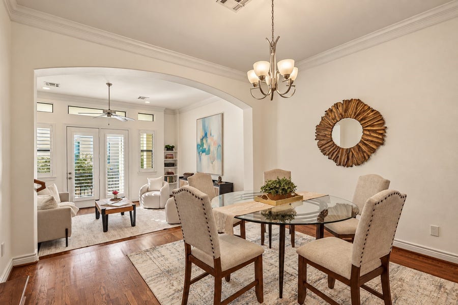 Property photo for 1102 Sherwood Run, Houston, TX