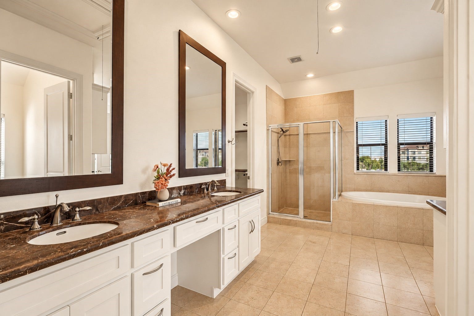 1102 Sherwood Run, Houston, TX 77043