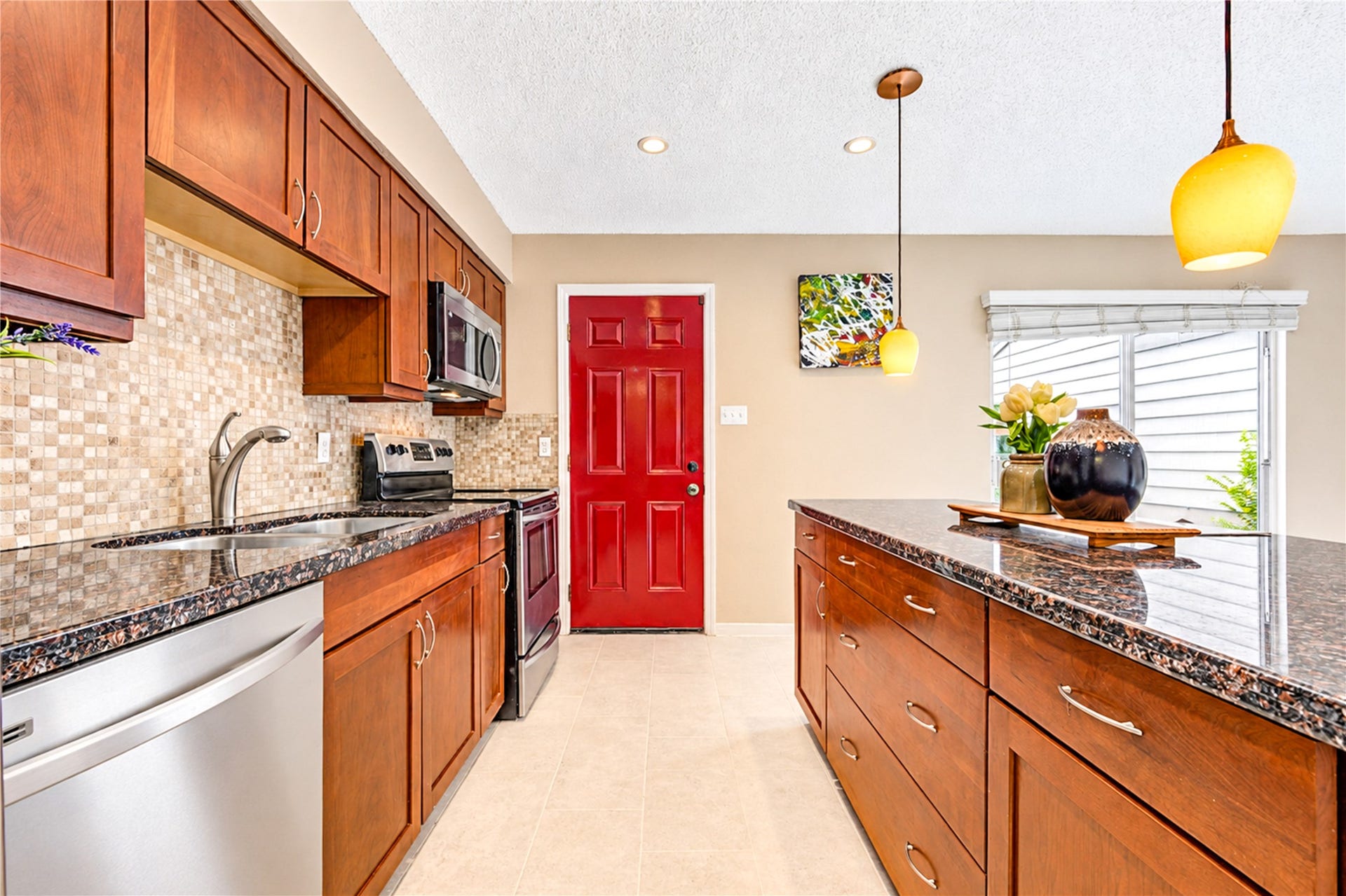 9265 Westwood Village Drive, #49, Houston, TX 77036 Plenty of room to spread out when cooking