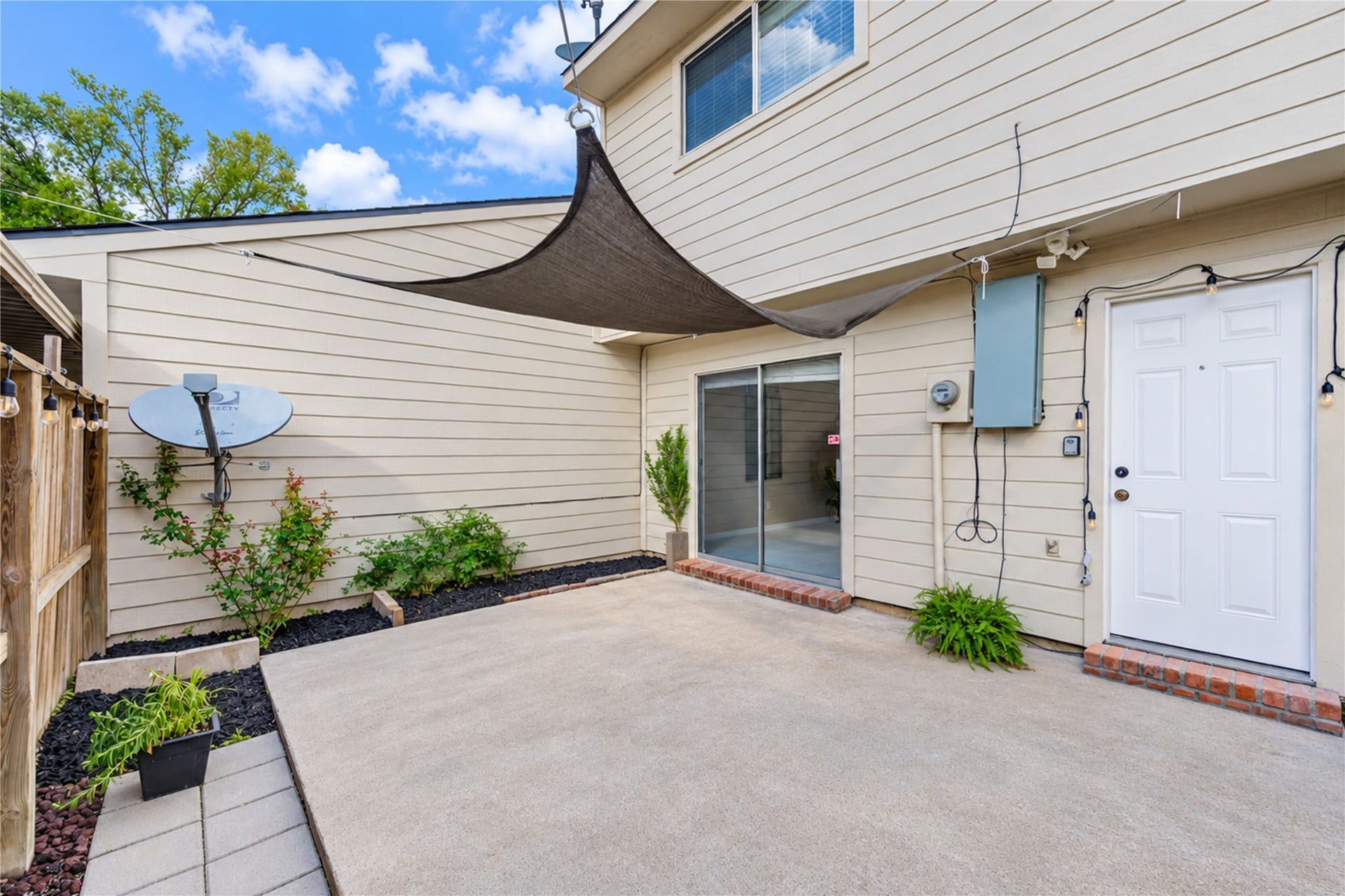 9265 Westwood Village Drive, #49, Houston, TX 77036 A great space to relax and unwind after a long day