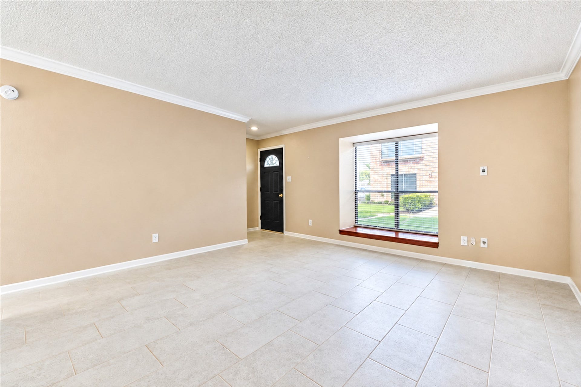 9265 Westwood Village Drive, #49, Houston, TX 77036 Large living room with recent tile flooring