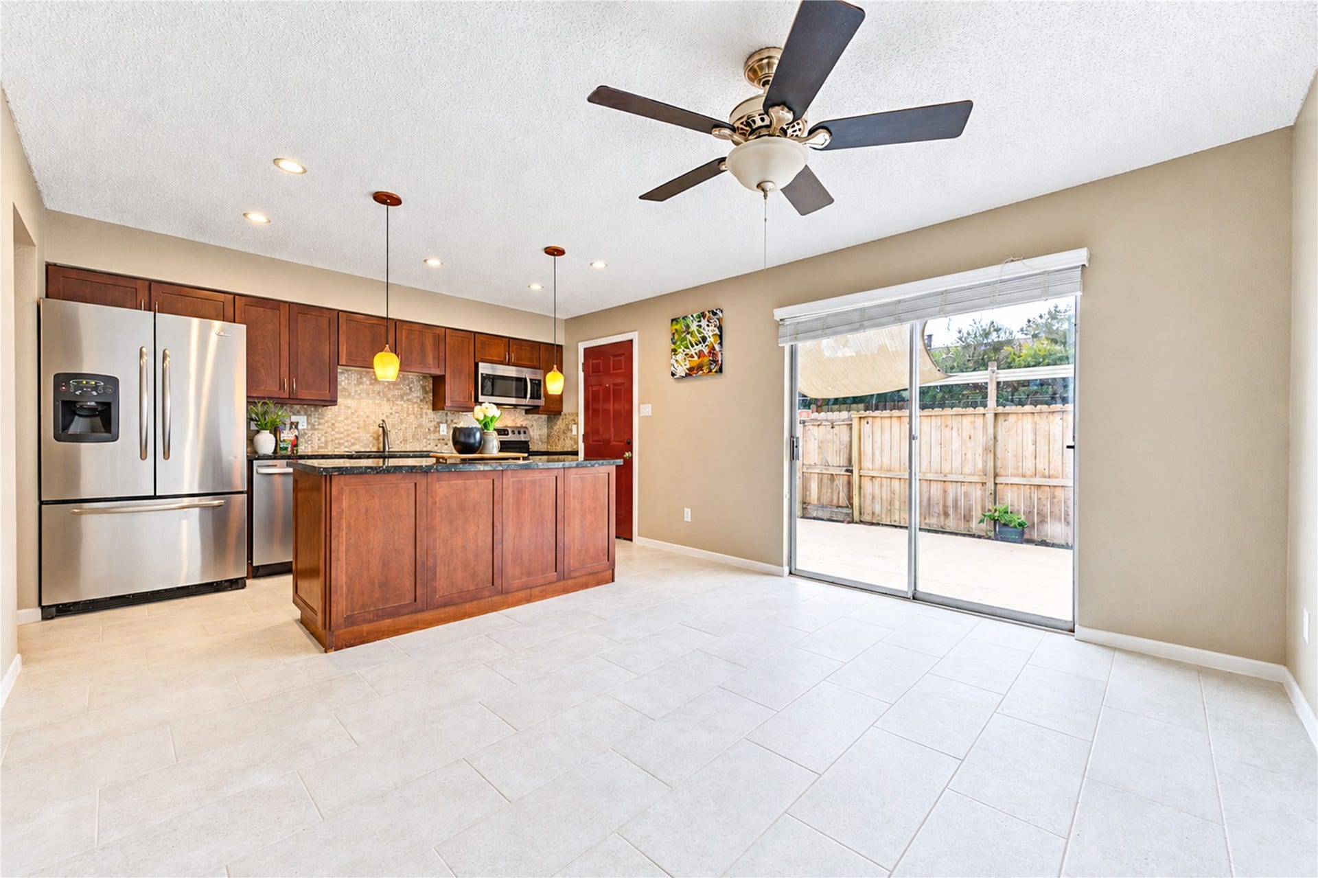 9265 Westwood Village Drive, #49, Houston, TX 77036 Kitchen and dining area