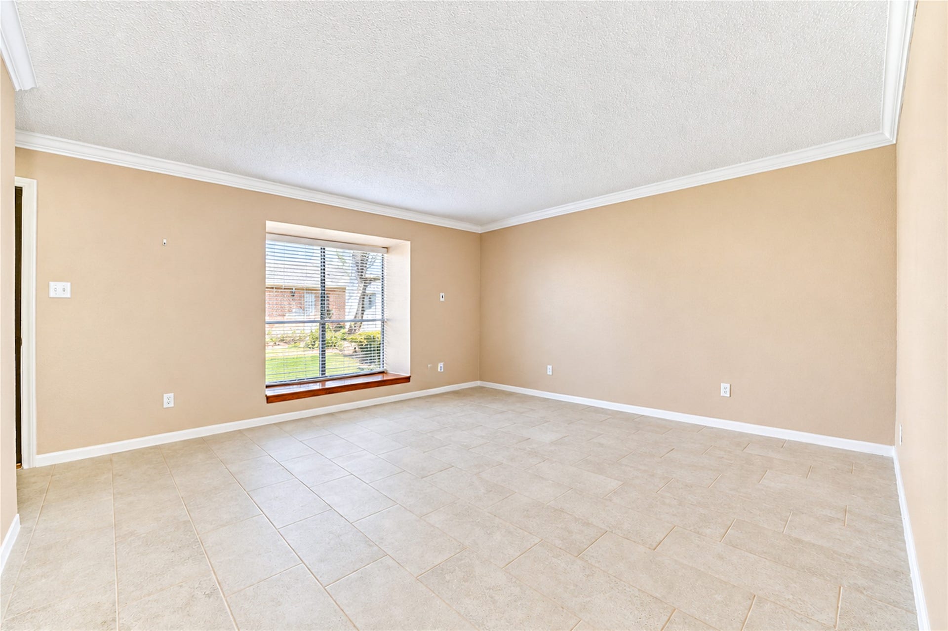 9265 Westwood Village Drive, #49, Houston, TX 77036 Another view of the living room