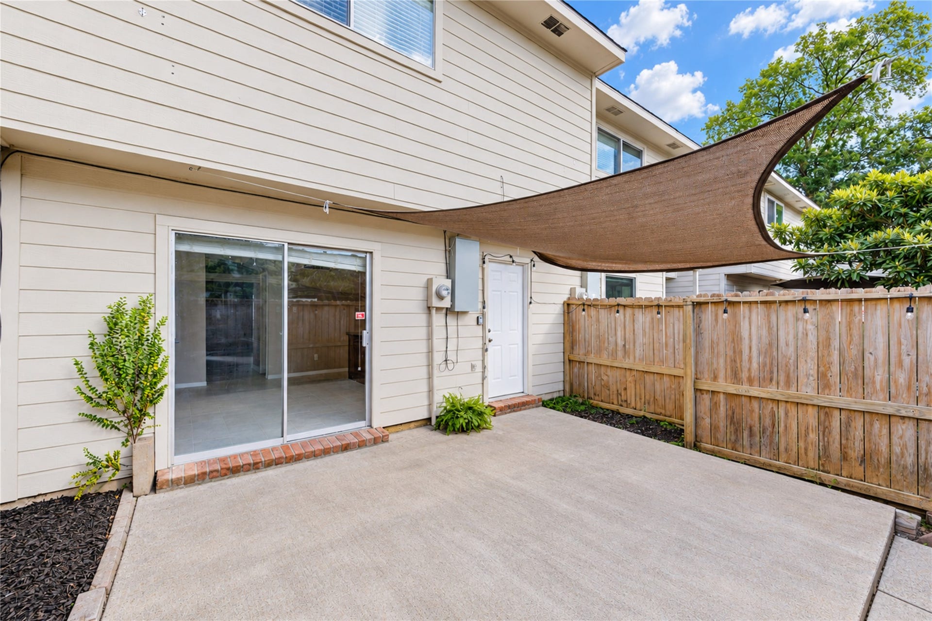 9265 Westwood Village Drive, #49, Houston, TX 77036 Spacious private back patio