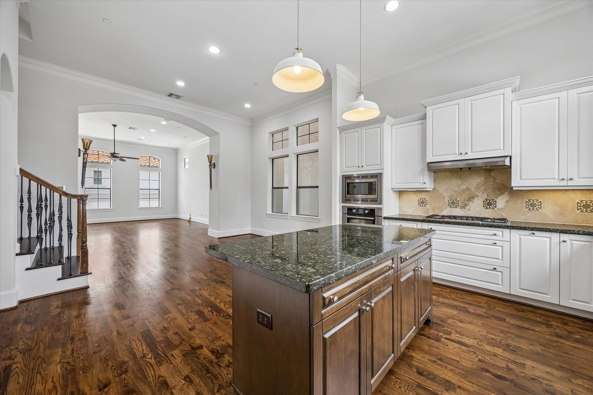 911 Queen Annes Road, Houston, TX 77024 911 Queen Annes Road, Houston, TX 77024