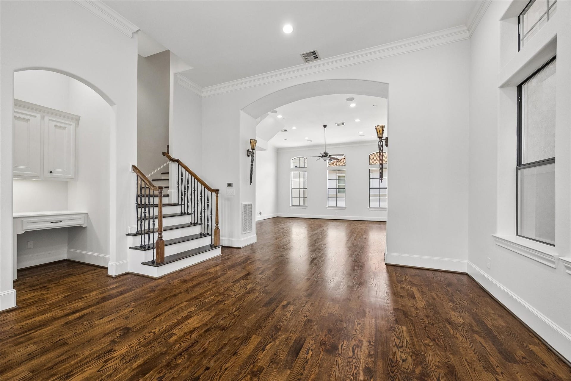 911 Queen Annes Road, Houston, TX 77024 911 Queen Annes Road, Houston, TX 77024