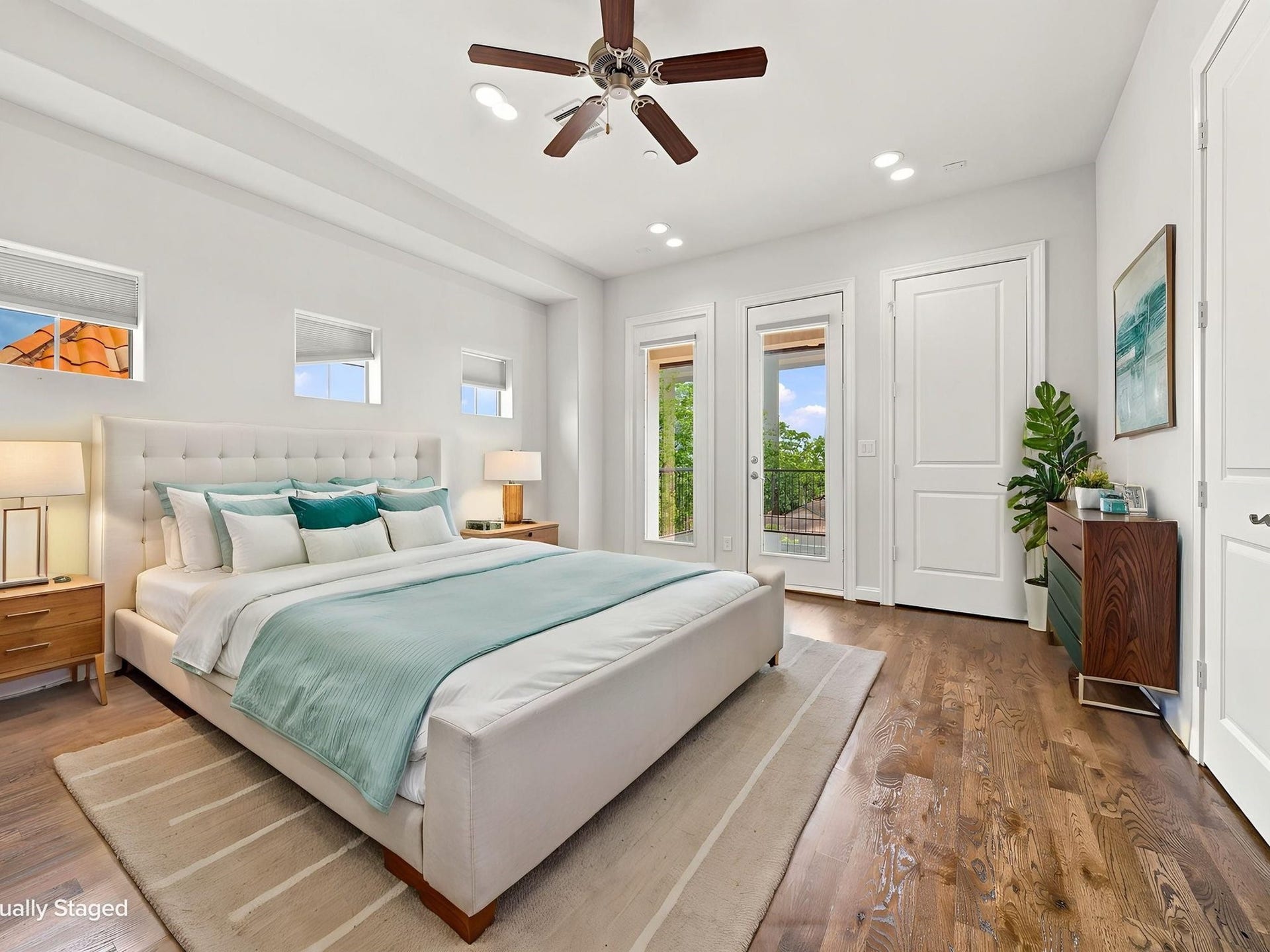911 Queen Annes Road, Houston, TX 77024 Fourth Floor Ensuite Bedroom Virtually Staged