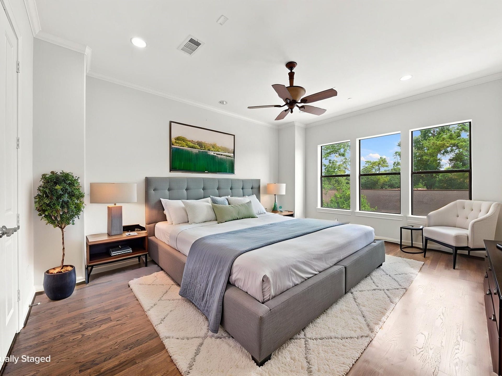 911 Queen Annes Road, Houston, TX 77024 Primary Bedroom on the Second Floor Virtually Staged