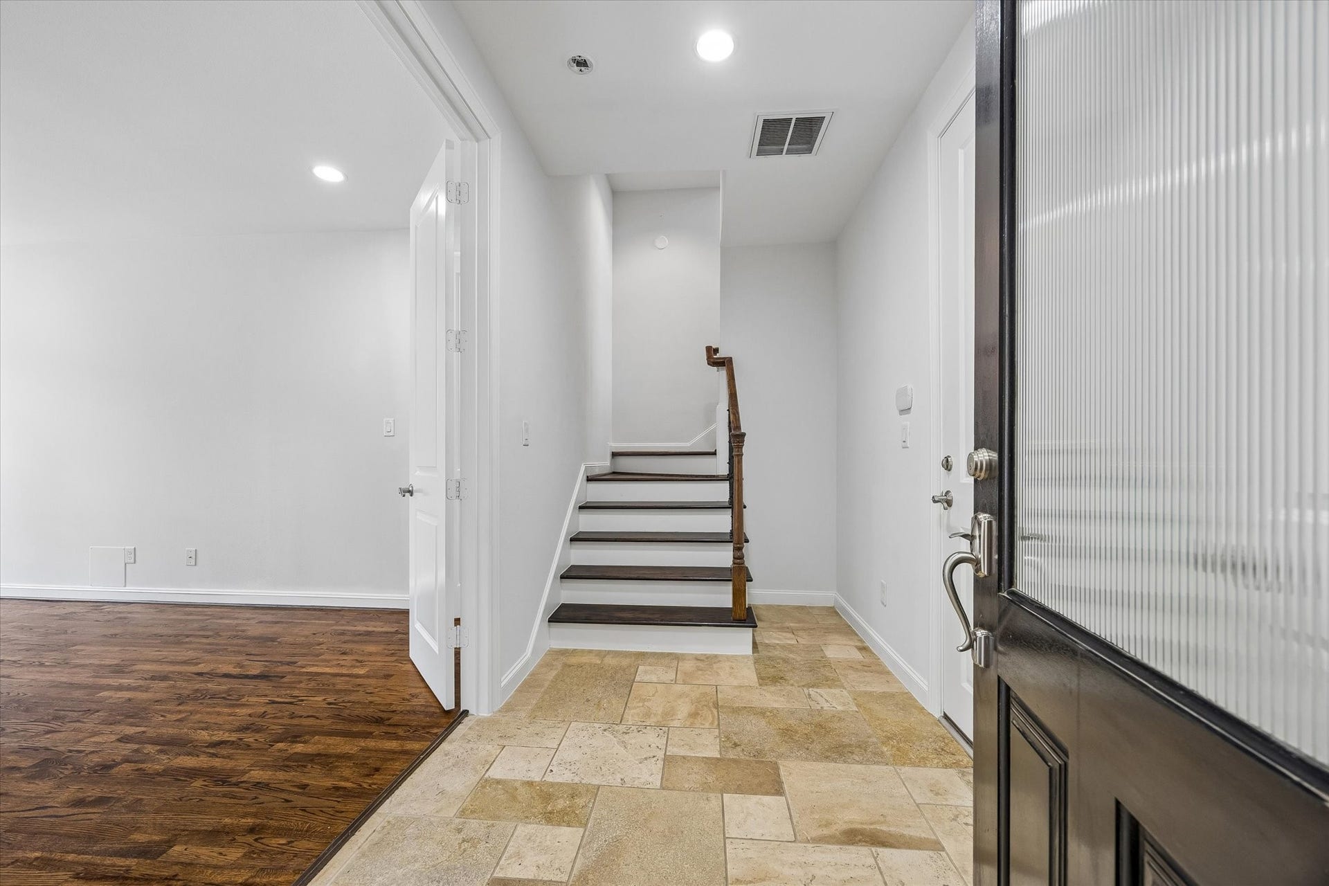 911 Queen Annes Road, Houston, TX 77024 911 Queen Annes Road, Houston, TX 77024