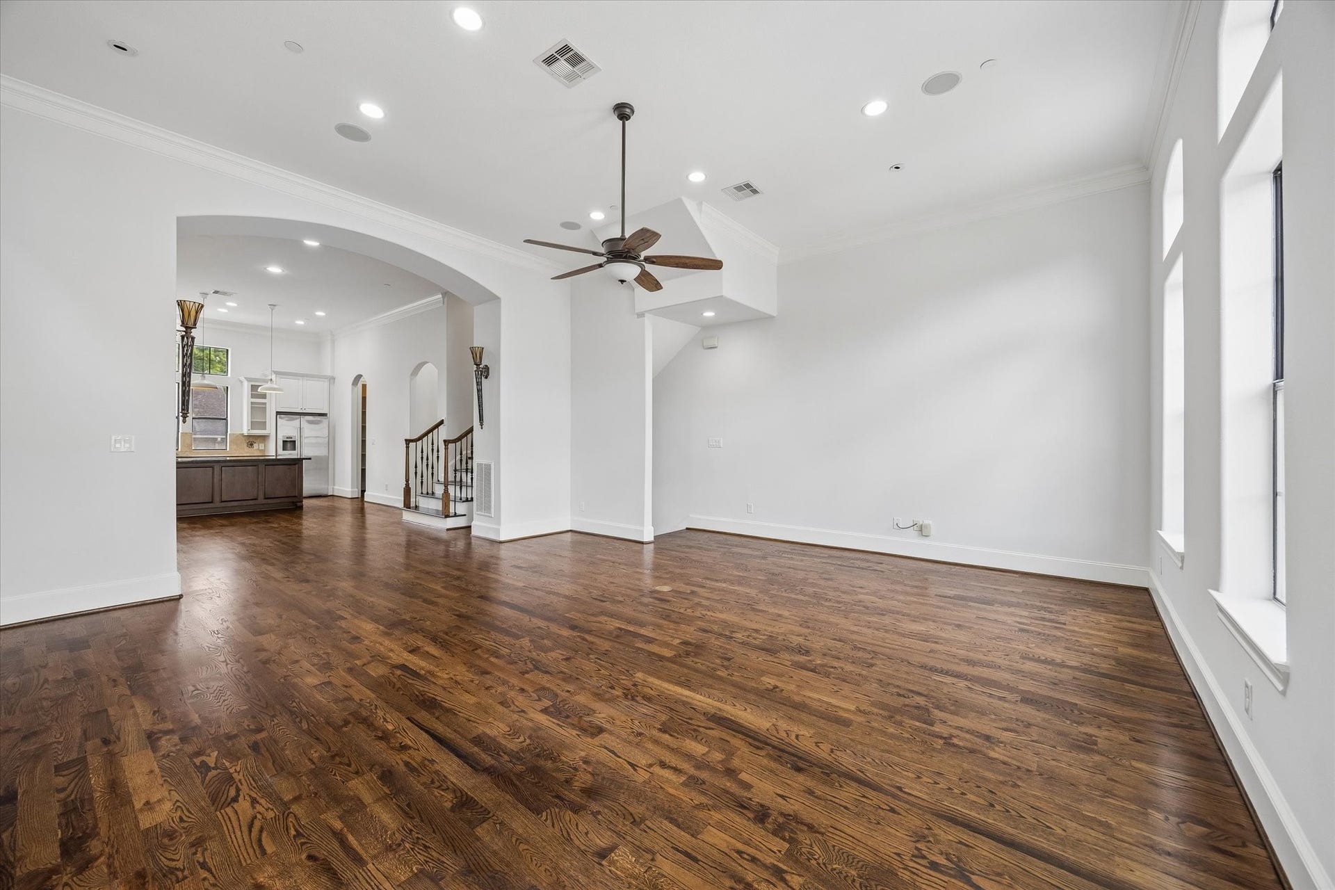911 Queen Annes Road, Houston, TX 77024 911 Queen Annes Road, Houston, TX 77024